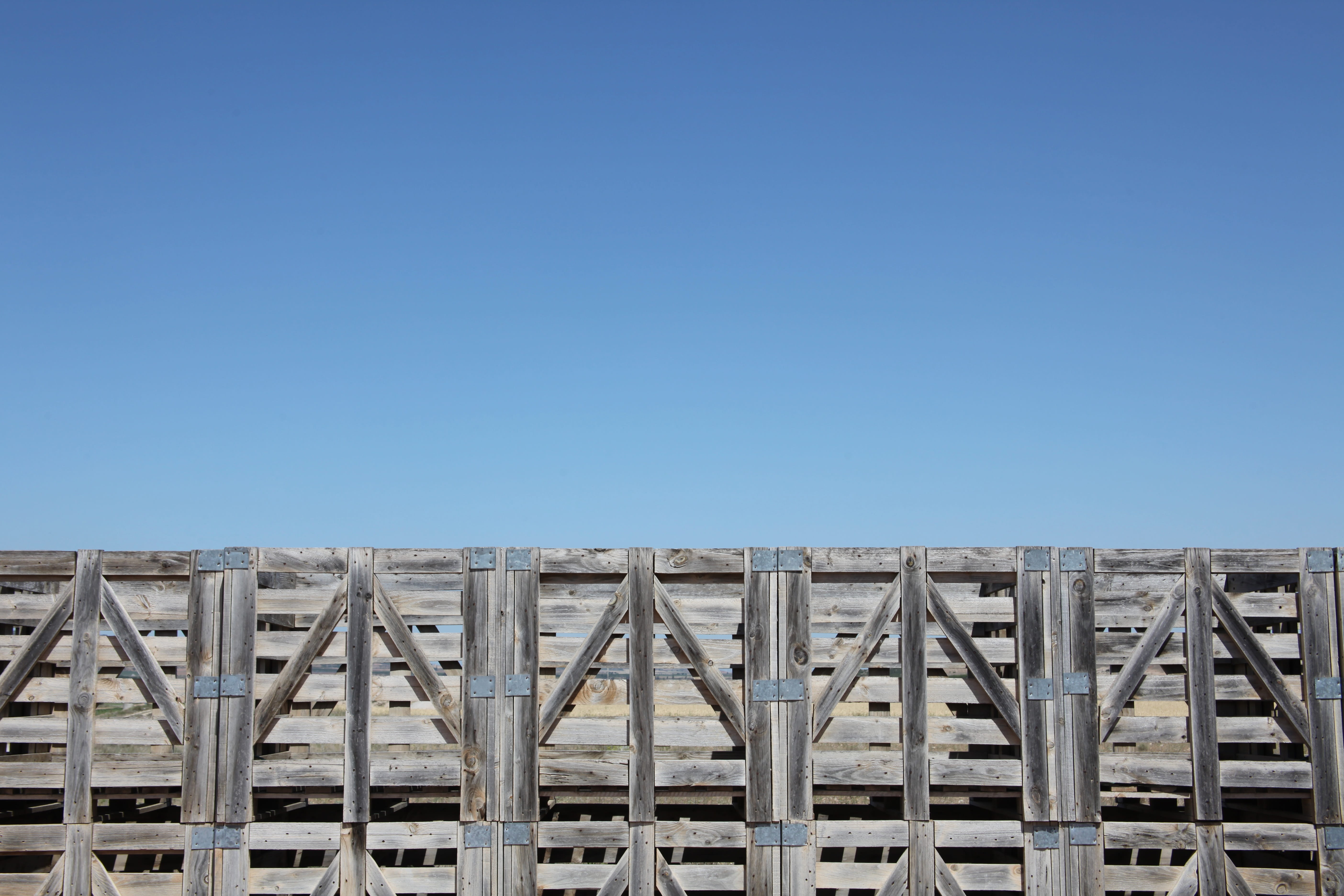 land vehicle, 5K, no people, Aligned, transportation, outdoors, blue, built structure, in a row, concrete, sunny, Navarre, city, clear sky, travel, bridge, HD Wallpaper