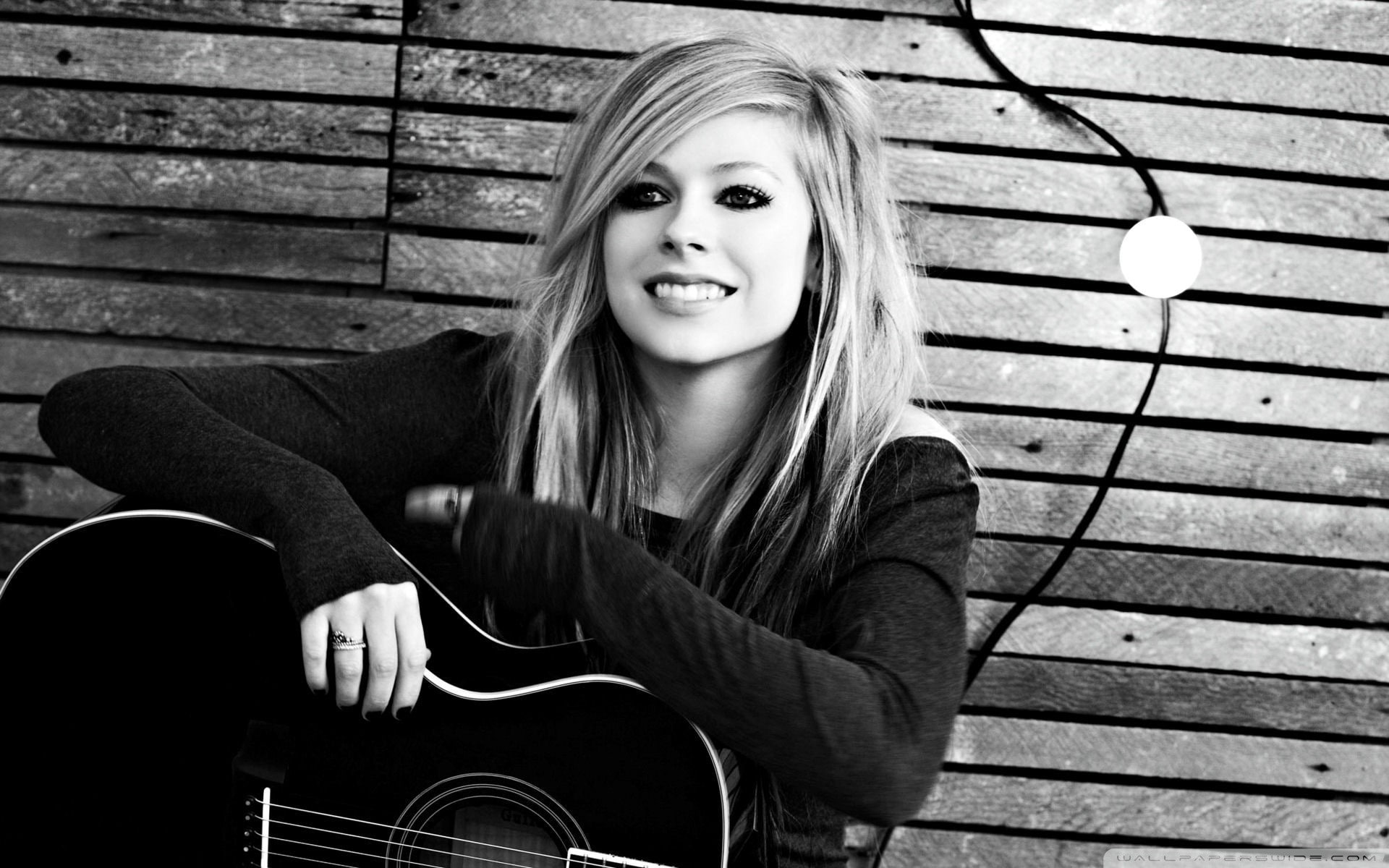 celebrity, guitar, 1080P, Avril Lavigne, smiling, women, monochrome, singer, HD Wallpaper