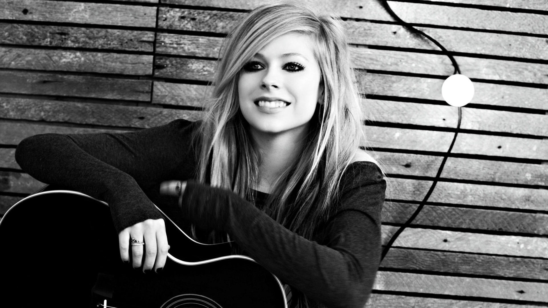 monochrome, looking at camera, musical instrument, Avril Lavigne, leisure activity, front view, mouth open, casual clothing, three quarter length, real people, HD Wallpaper