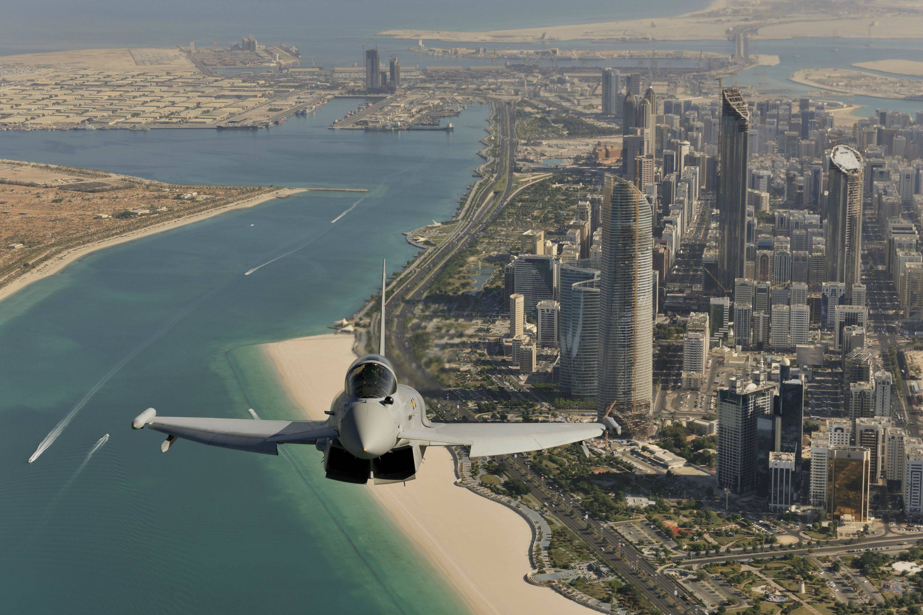 nature, flying, fighter, no people, modern, multipurpose, 2K, flight, built structure, the city, building, mode of transportation, transportation, travel, HD Wallpaper