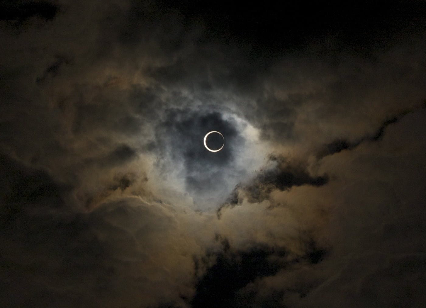 solar system, lunar, eclipse, Space, clouds, dark, full moon, outdoors, cloud - sky, sky, single object, flying, circle, astronomy, night, 720P, scenics - nature, HD Wallpaper