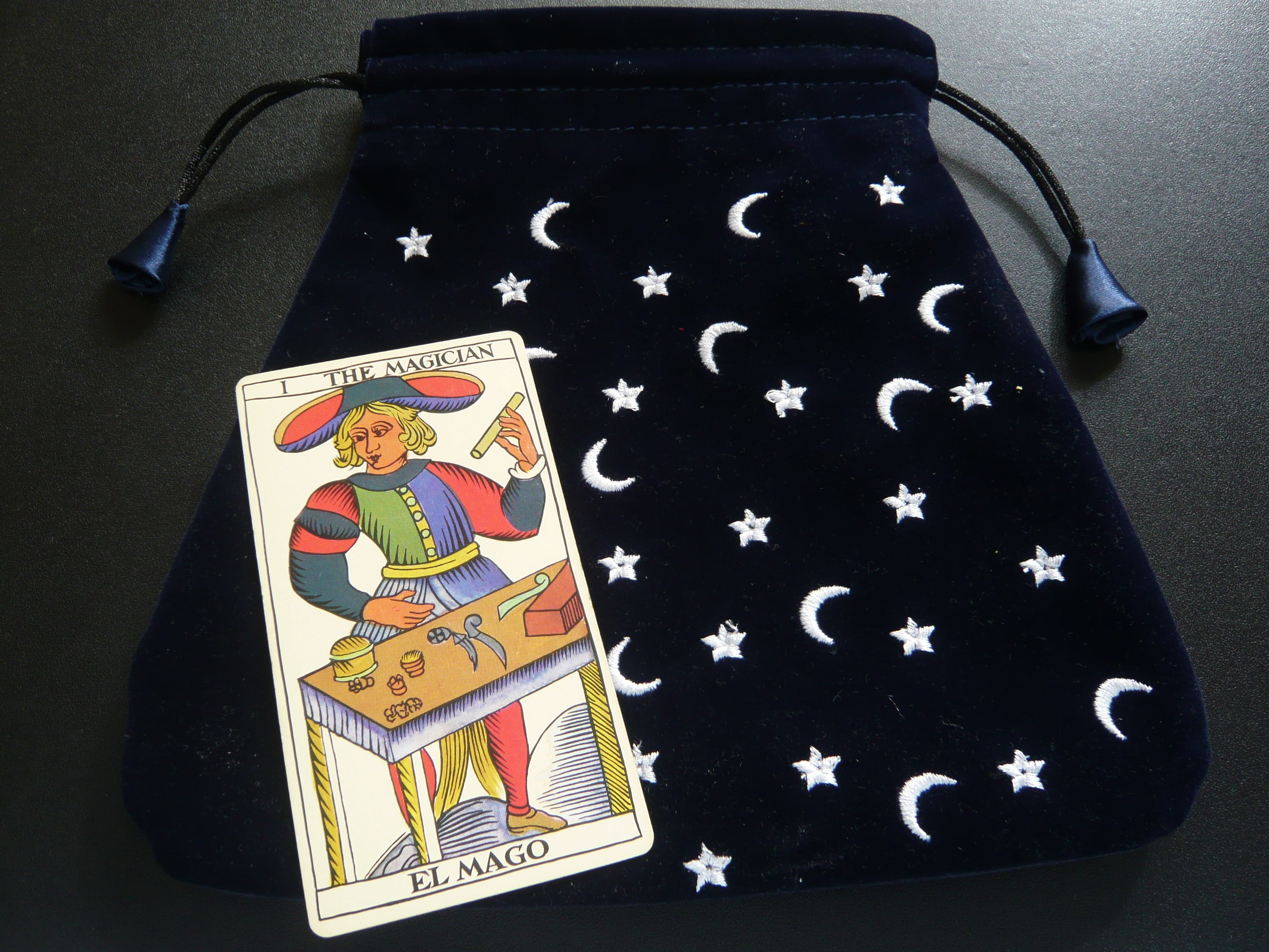 tarot, no people, fortune telling, book, single object, letters, indoors, 2K, representation, textile, publication, male likeness, card games, variation, HD Wallpaper