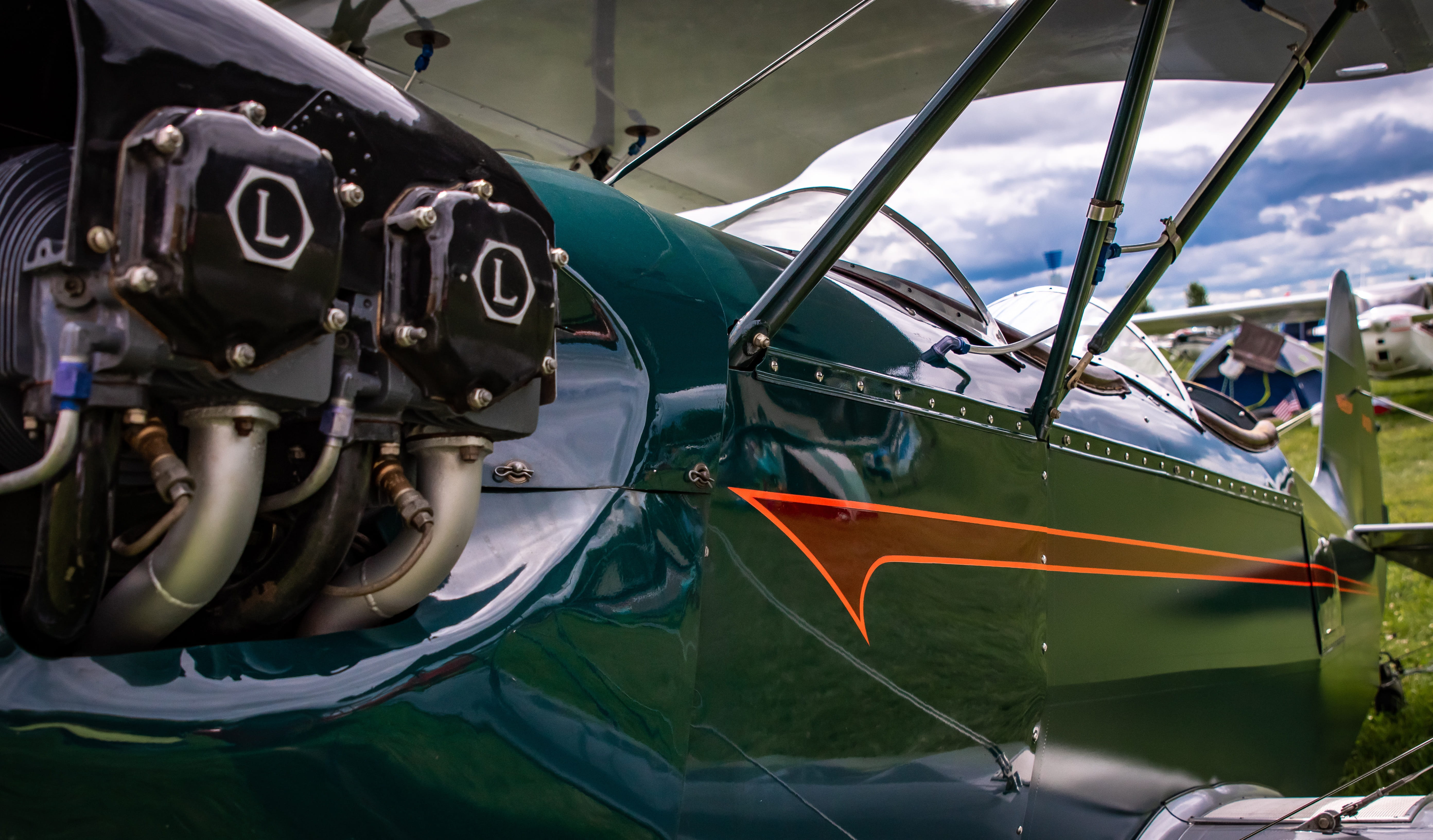 classic, propeller, cloud - sky, nature, travel, aerospace industry, stationary, aeroplane, aviation, no people, moored, rope, air vehicle, vintage, day, HD Wallpaper