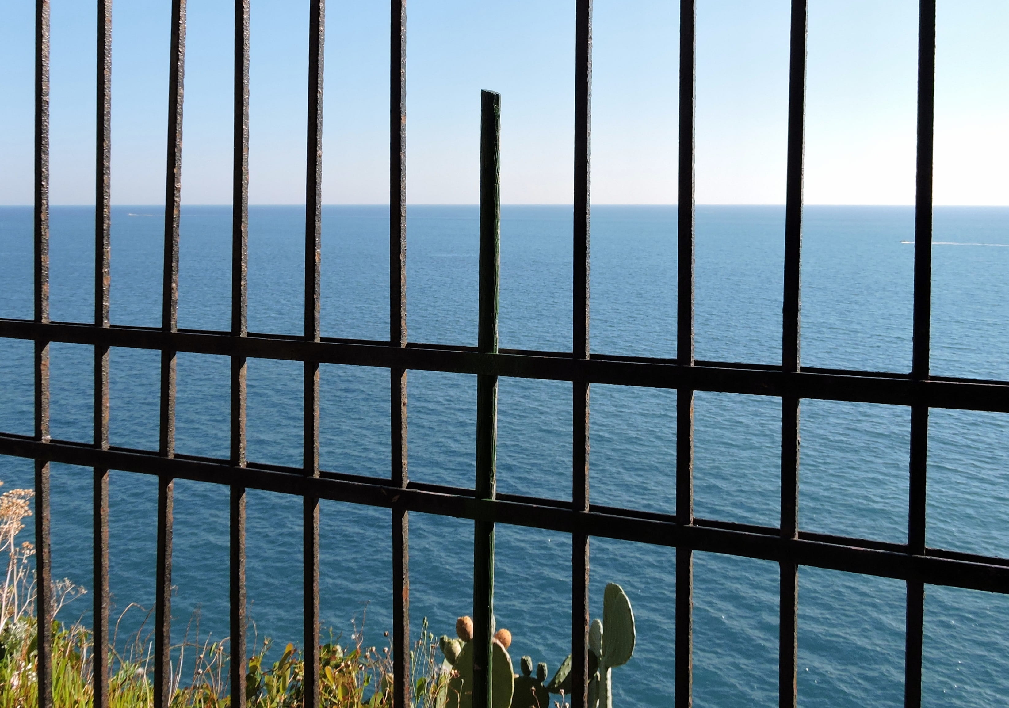 scenics - nature, horizon, gate, Prison, outdoors, Iron, day, sky, tranquility, Water, Sea, railing, water, scenics, metal, horizon over water, beauty in nature, HD Wallpaper