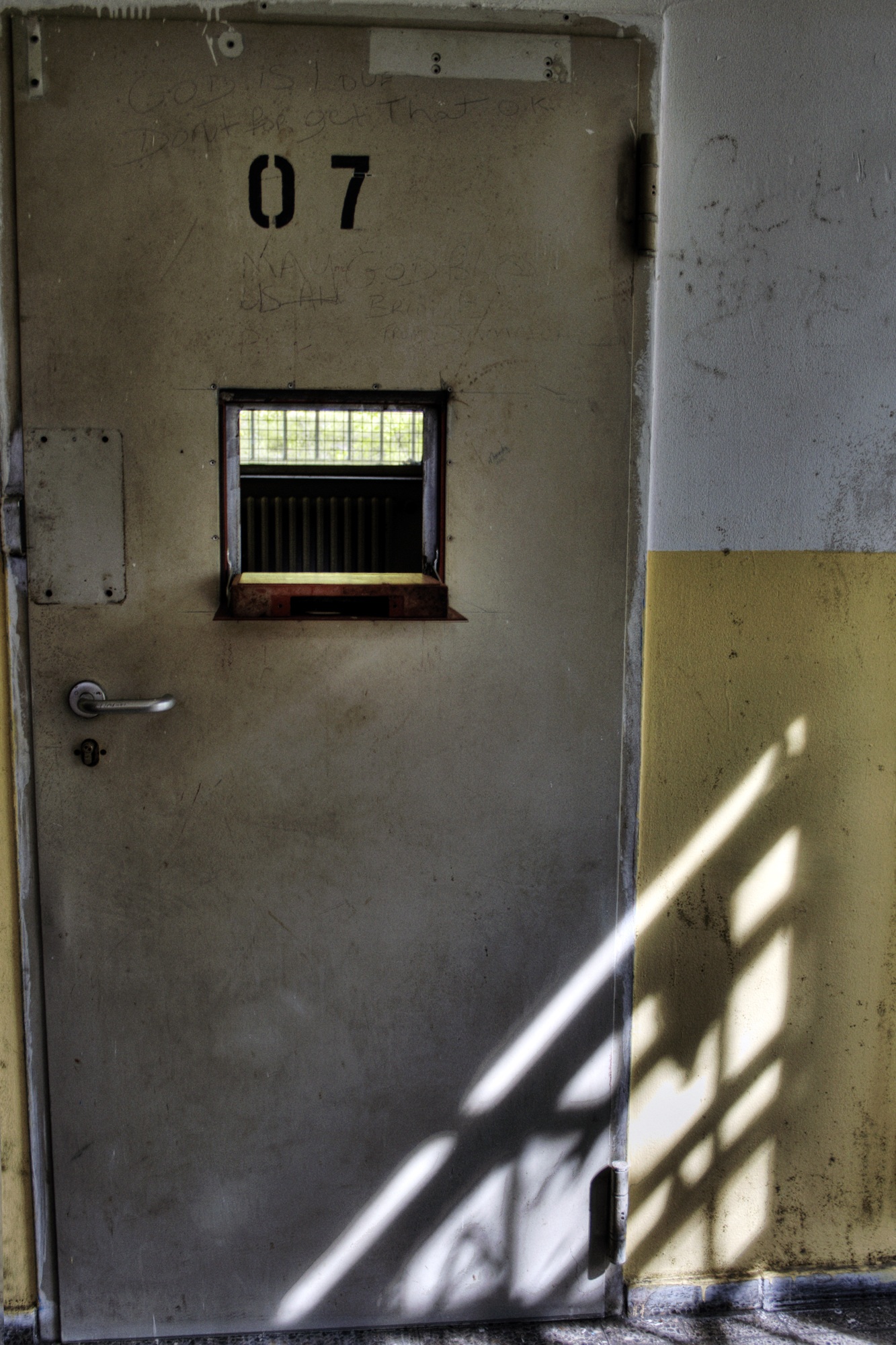 metal, built structure, building, sunlight, security, prison cell, prison wing, building exterior, 1080P, outdoors, architecture, iron door, no people, Phone HD Wallpaper