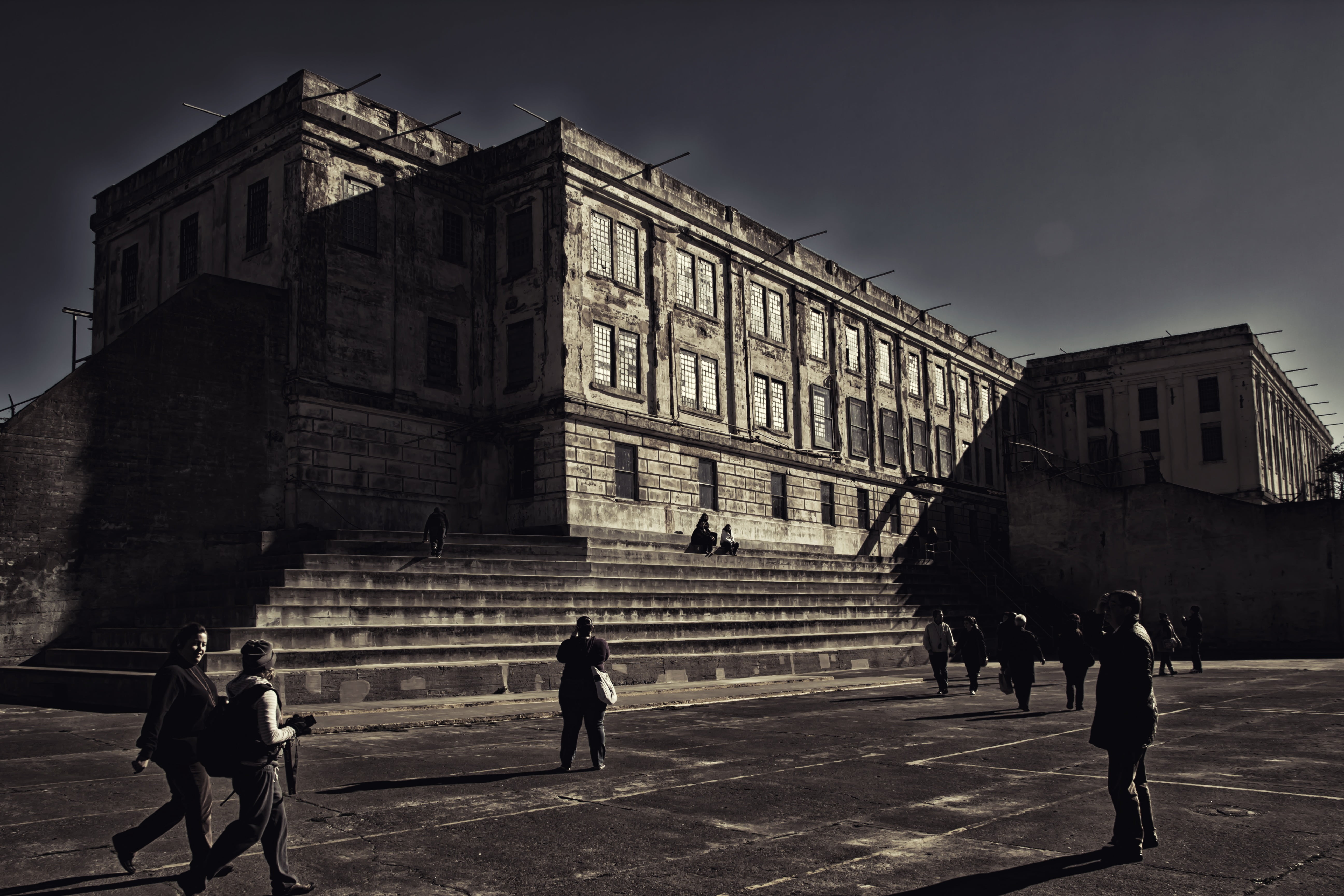 incidental people, concrete, adult, outdoors, alcatraz, city, travel destinations, nature, cell tract, built structure, street, women, men, group of people, HD Wallpaper