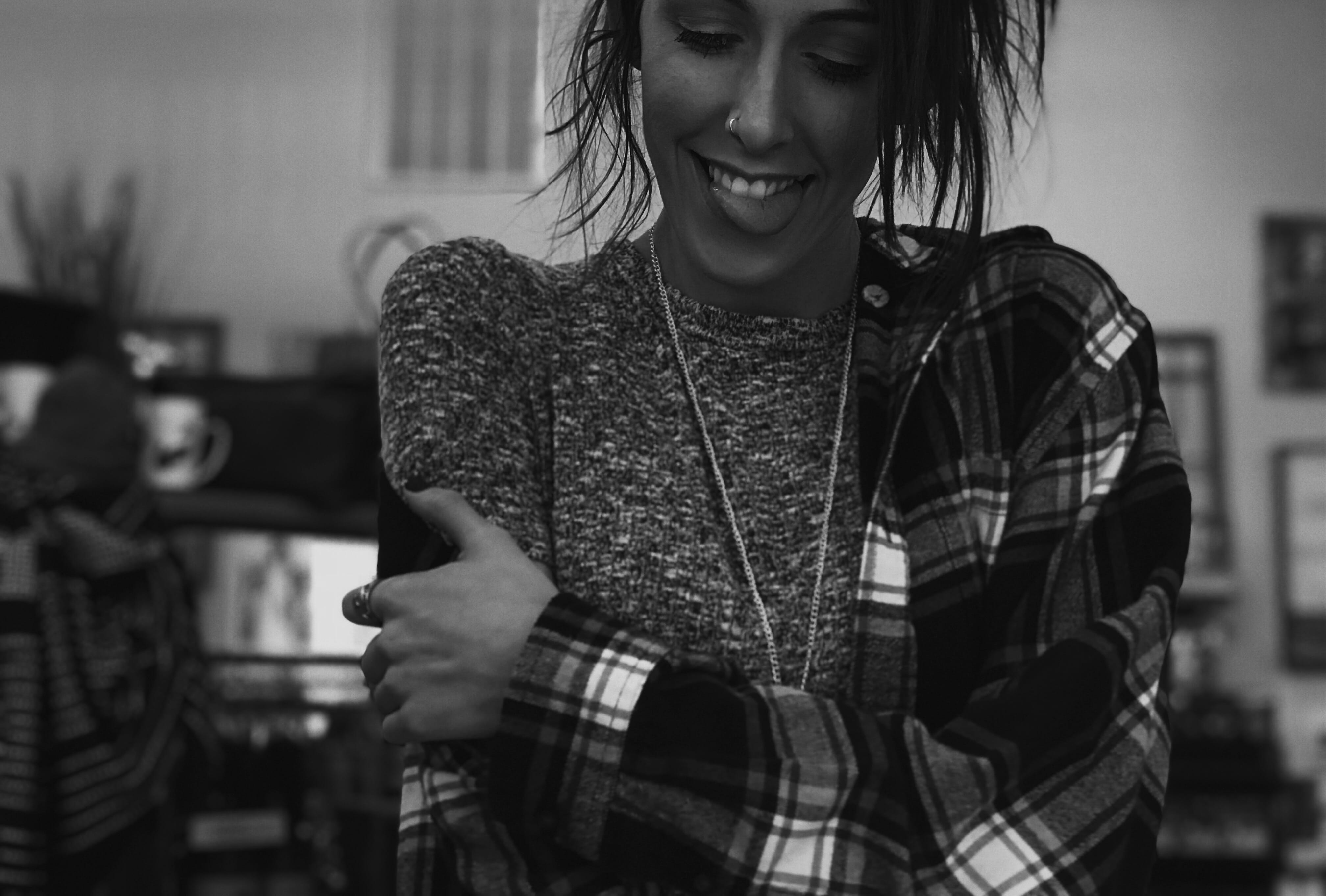 leisure activity, woman, pose, style, girl, blur, happiness, fashion, one person, adult, beautiful woman, 4K, scale, young, casual clothing, pretty, arms, HD Wallpaper