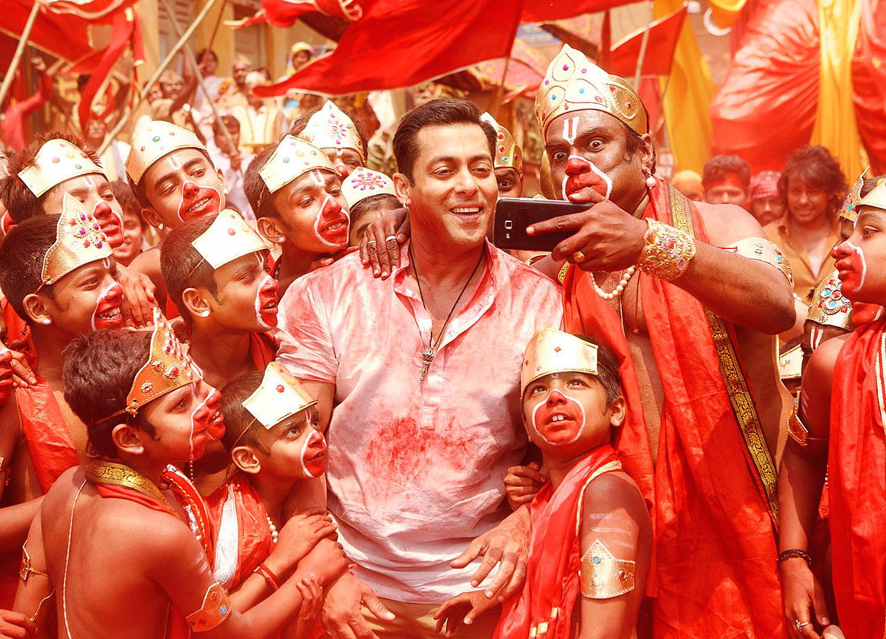 happiness, excitement, bajrangi, emotion, celebration, stadium, clothing, bhaijaan, team sport, sport, men, 720P, photoshoot, smiling, group of people, HD Wallpaper