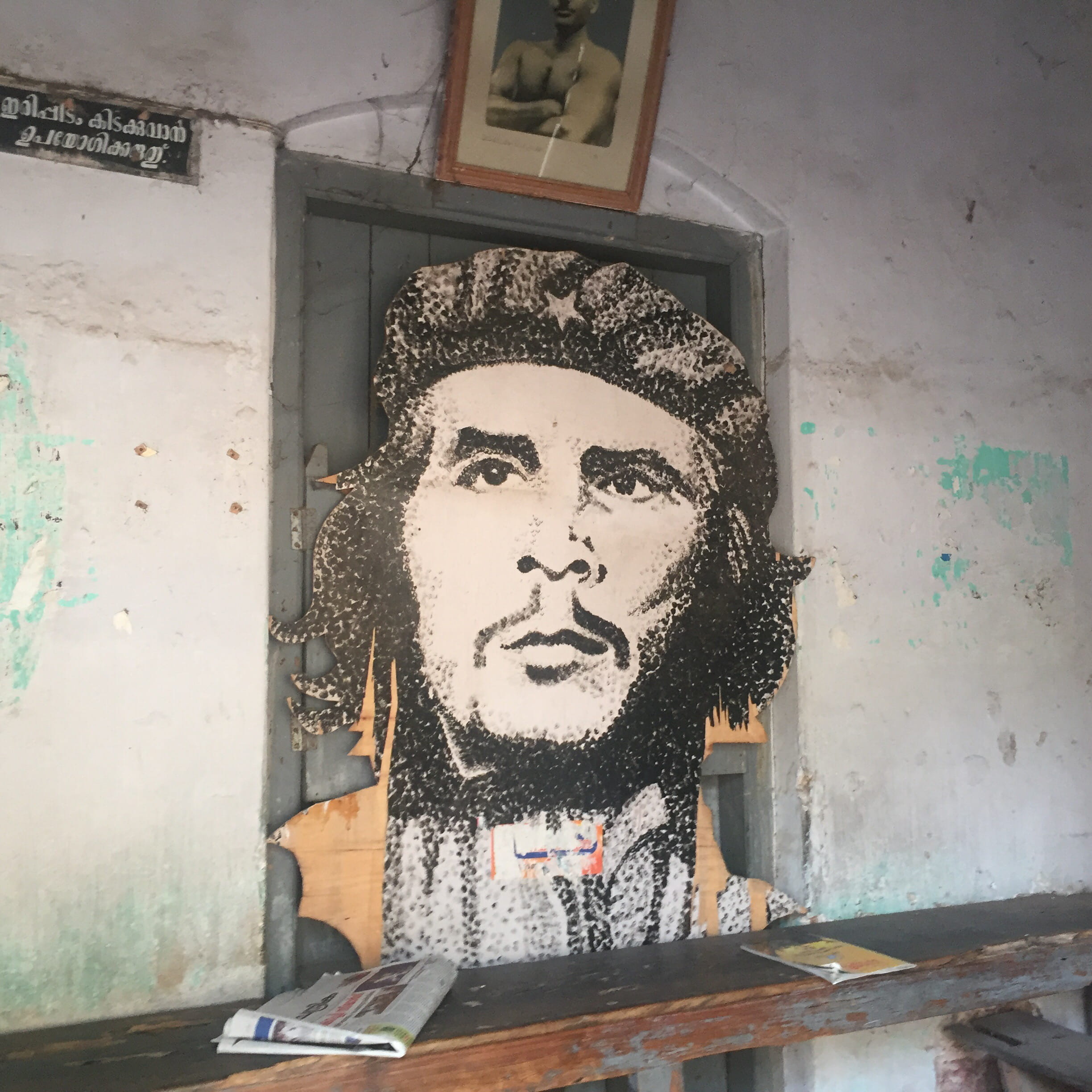 one person, lifestyles, poster, graffiti, real people, socialist, india, guevara, day, female likeness, che, window, art and craft, c.c. 2/481, revolutionary, Phone HD Wallpaper