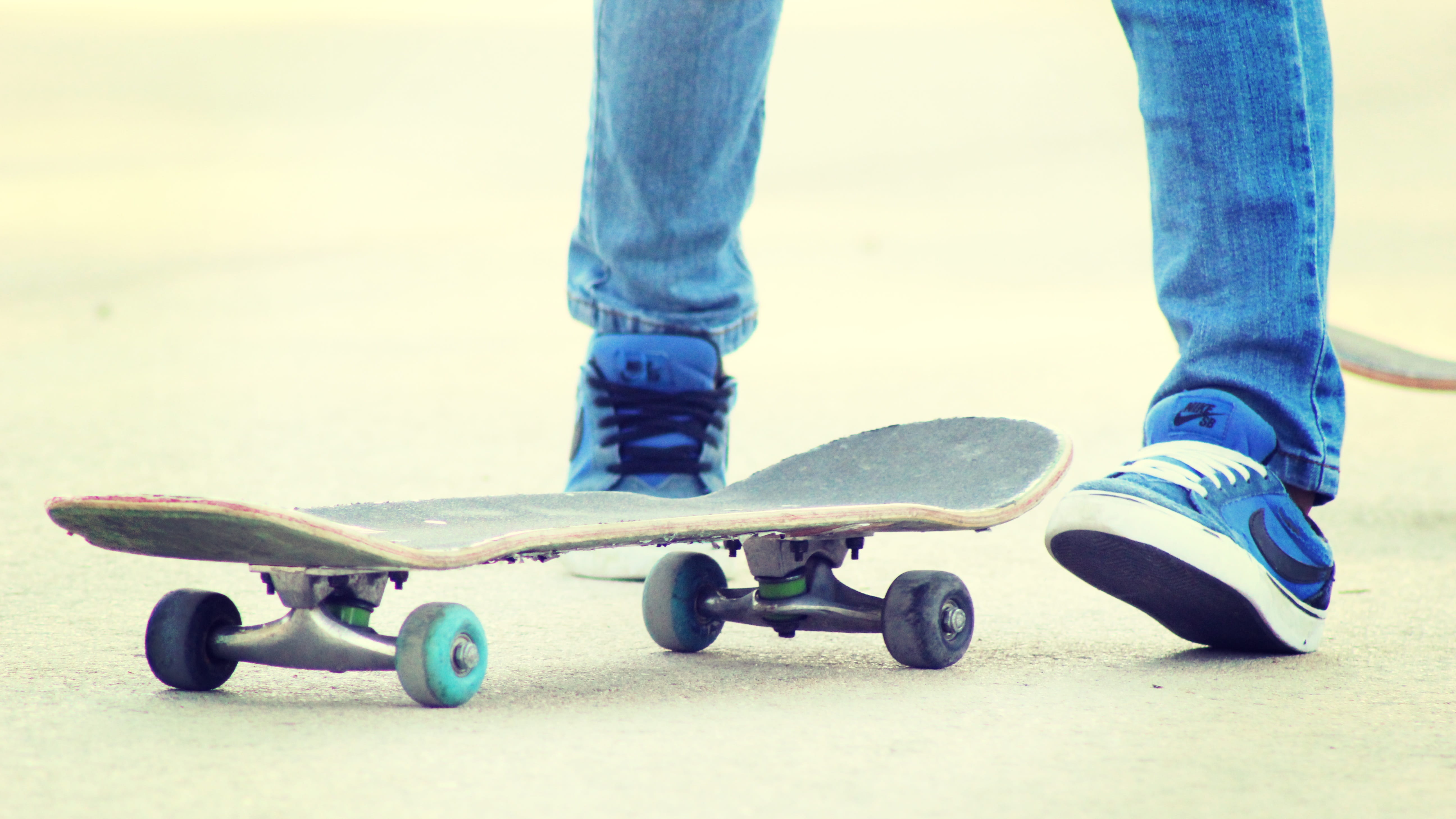 fashion, madrid, teens, city, individual, fun, youth, balance, real people, skill, puberty, lifestyle, young, risk, body part, adolescence, table, shoe, HD Wallpaper