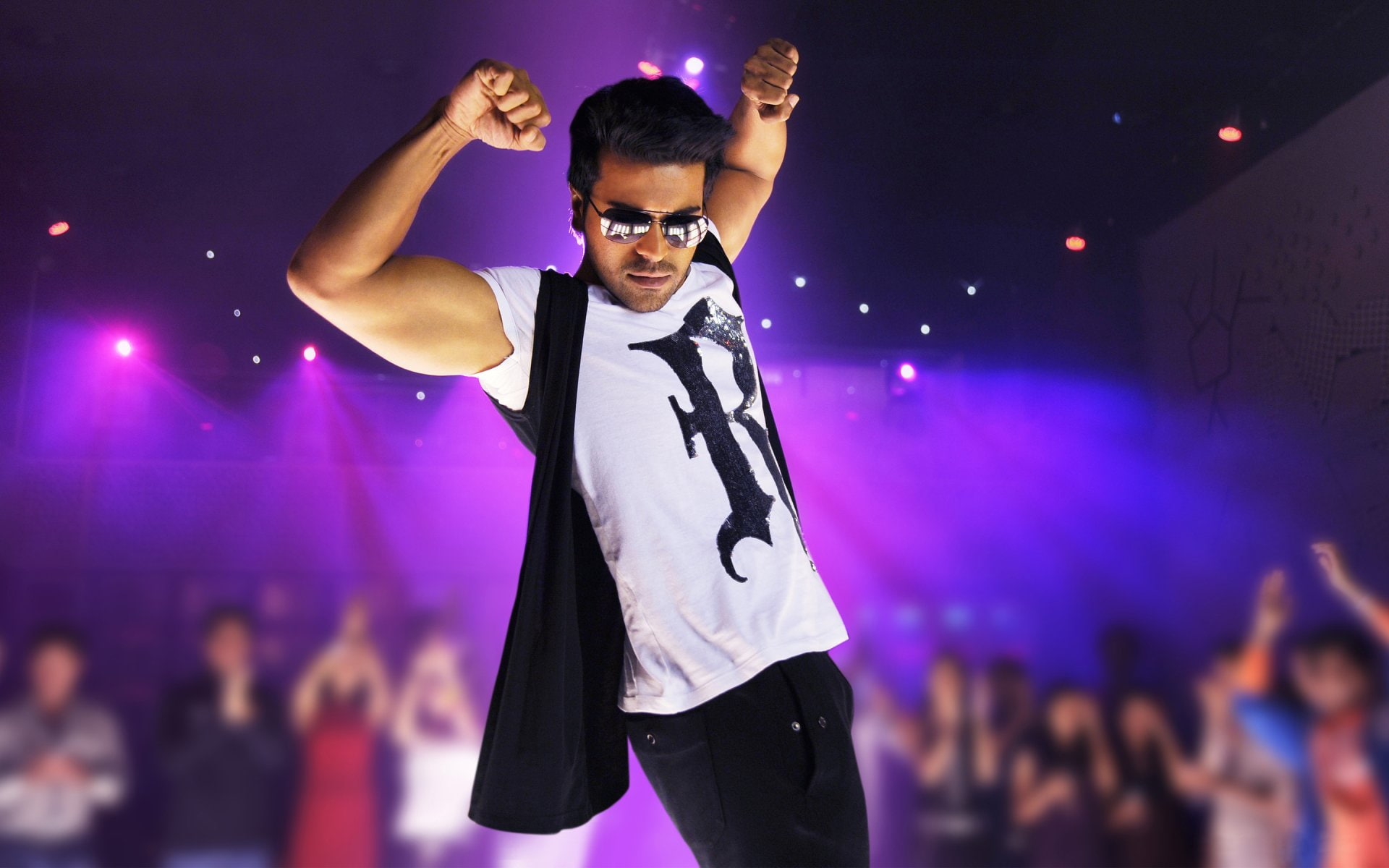 music, Actors, popular music concert, event, incidental people, 1080P, night, musician, positive emotion, Ram Charan, human limb, people, human arm, crowd, HD Wallpaper
