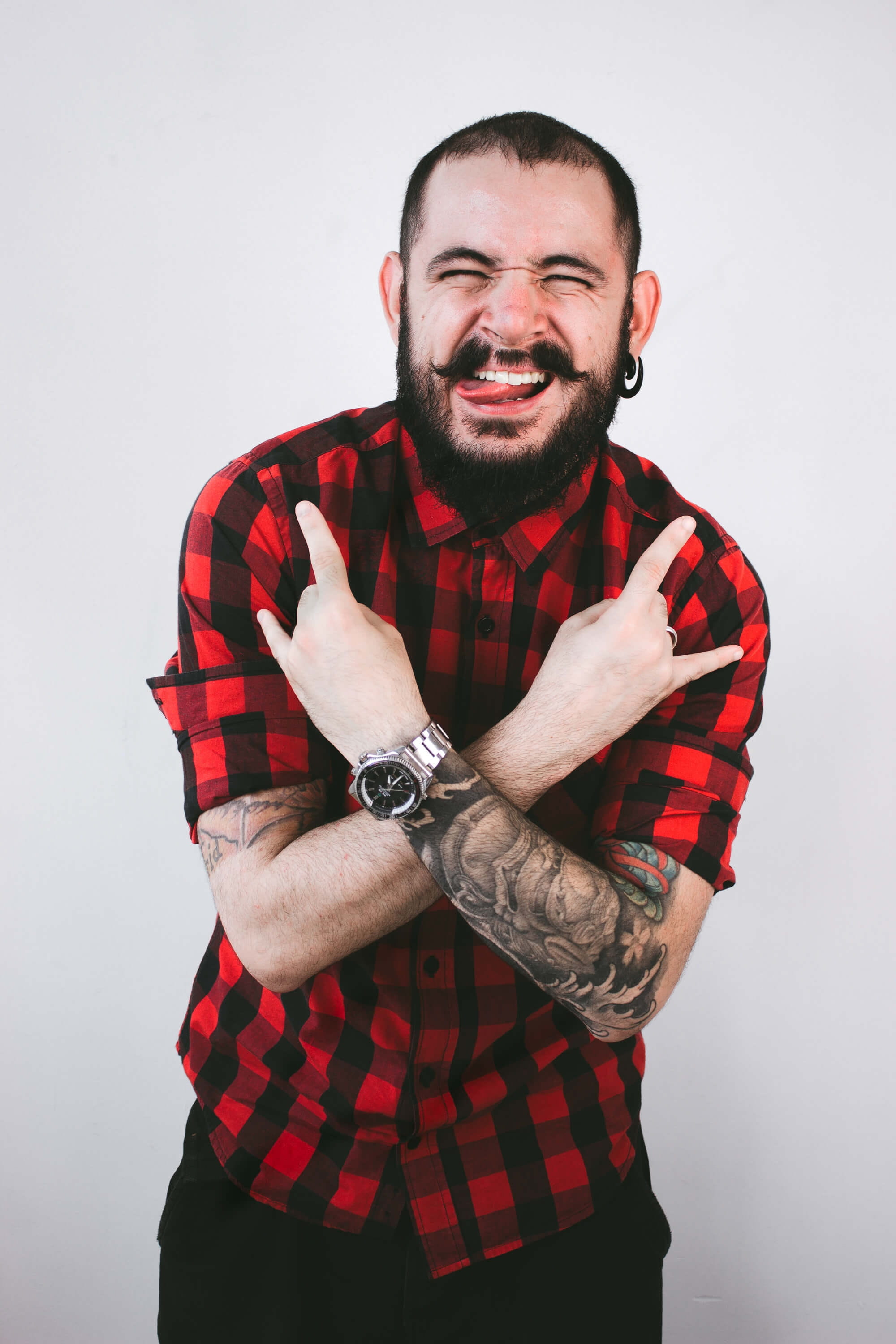 outfit, casual, plaid shirt, shirt, front view, red, photoshoot, facial expression, tattoo, trendy, smile, young men, model, men, fine-looking, smiling, Phone HD Wallpaper