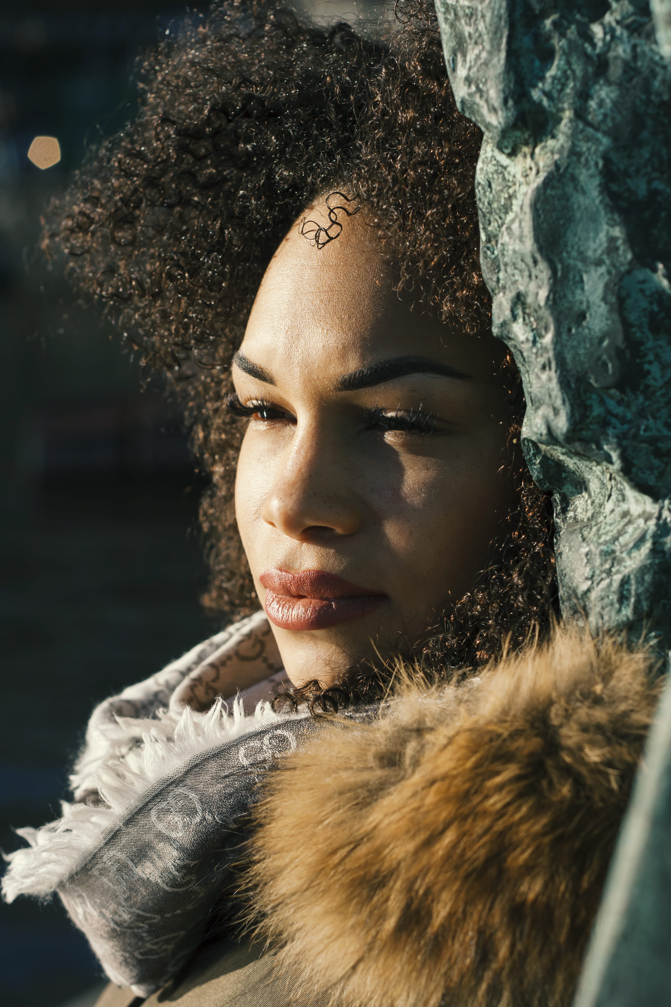 looking, lady, looking away, young, winter, photoshoot, fur, portrait, skin, one person, person, brown hair, clothing, curly hair, front view, hairstyle, Phone HD Wallpaper