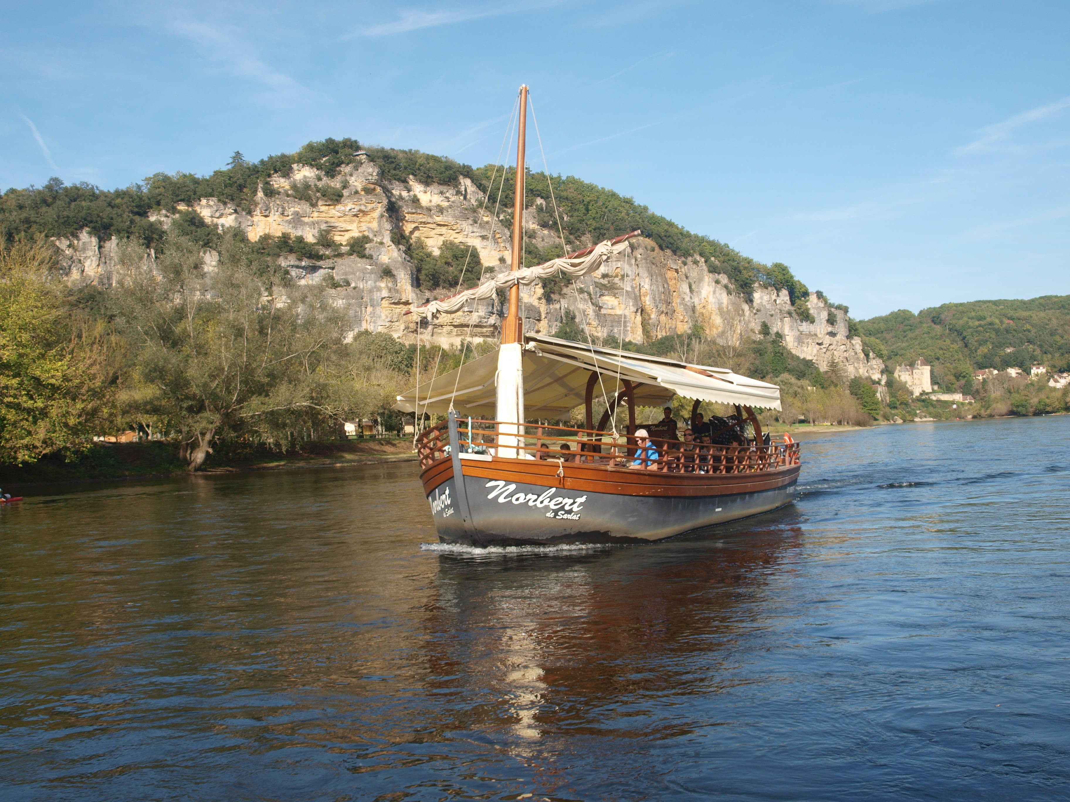 gabbares, waterfront, scenics - nature, nature, no people, sky, mountain, dordogne, transportation, land, travel, nautical vessel, river, 2K, day, boat, HD Wallpaper