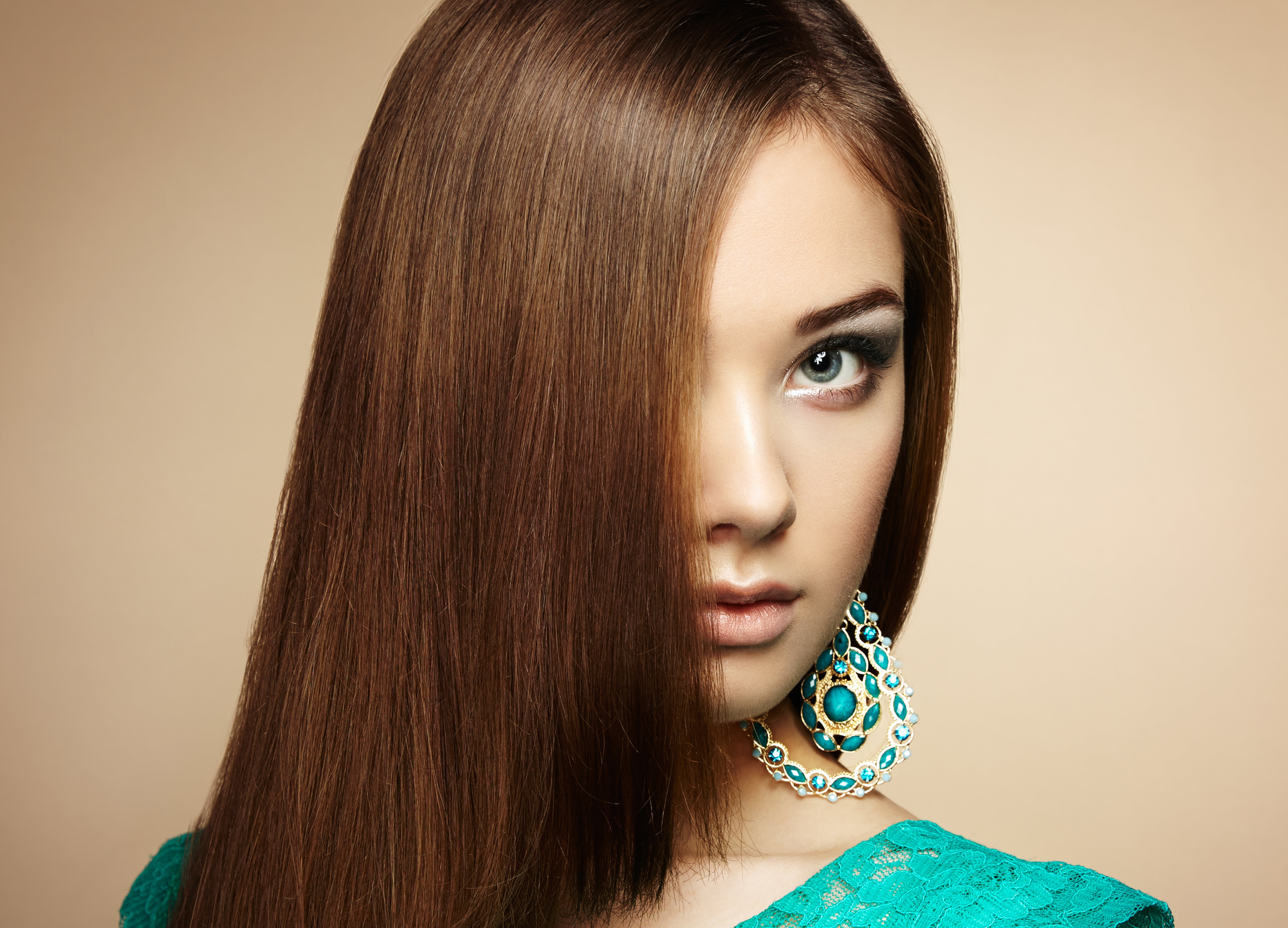 young women, looking at camera, girl, beautiful woman, long hair, teal, 8K, one person, earrings, young adult, adult, hair, beauty, hairdo, studio shot, HD Wallpaper