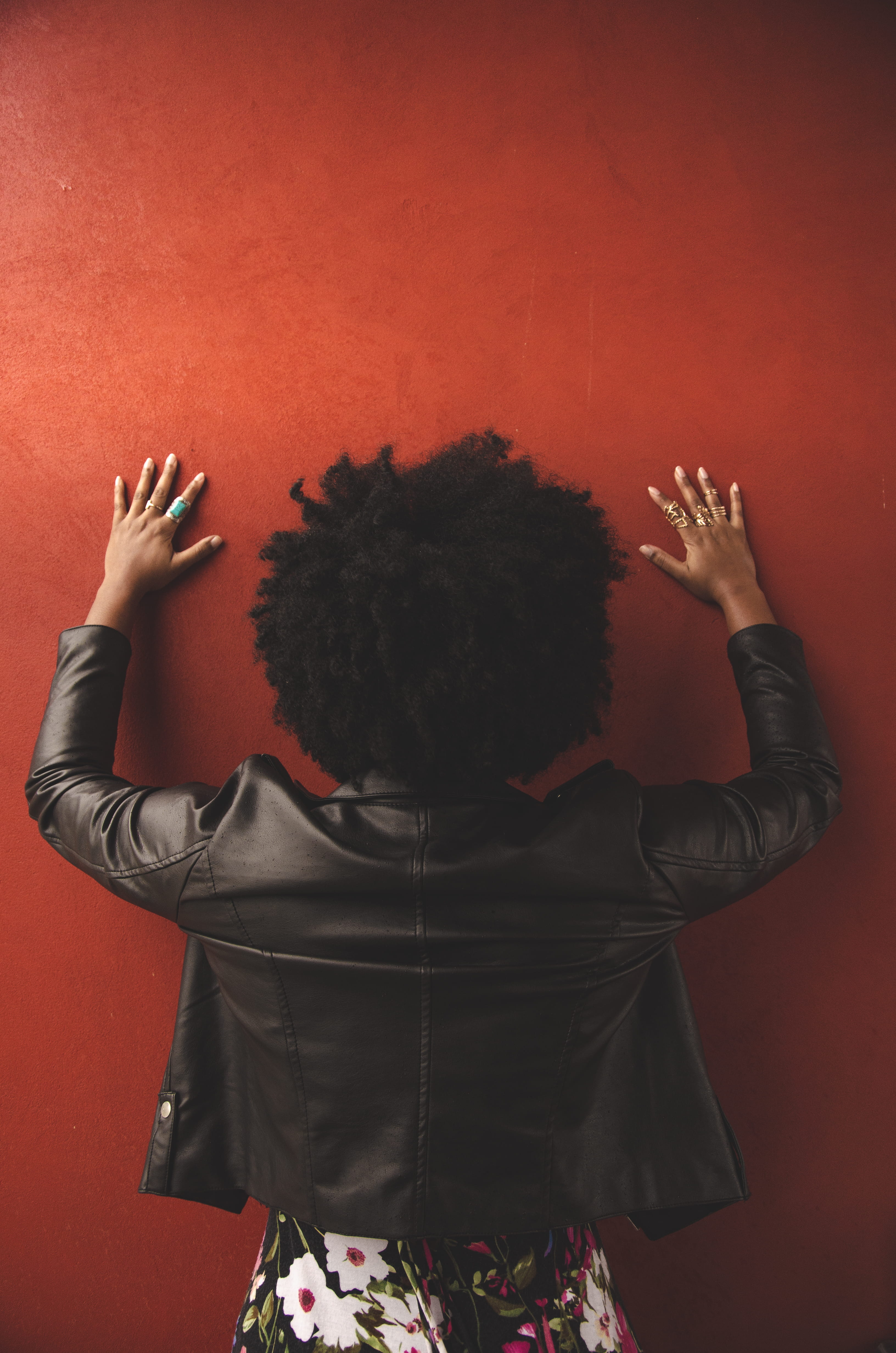 front view, hair, model, touching, one person, human arm, unrecognizable person, afro, women, person, hairstyle, back, afro hair, hairdo, red, back view, Phone HD Wallpaper
