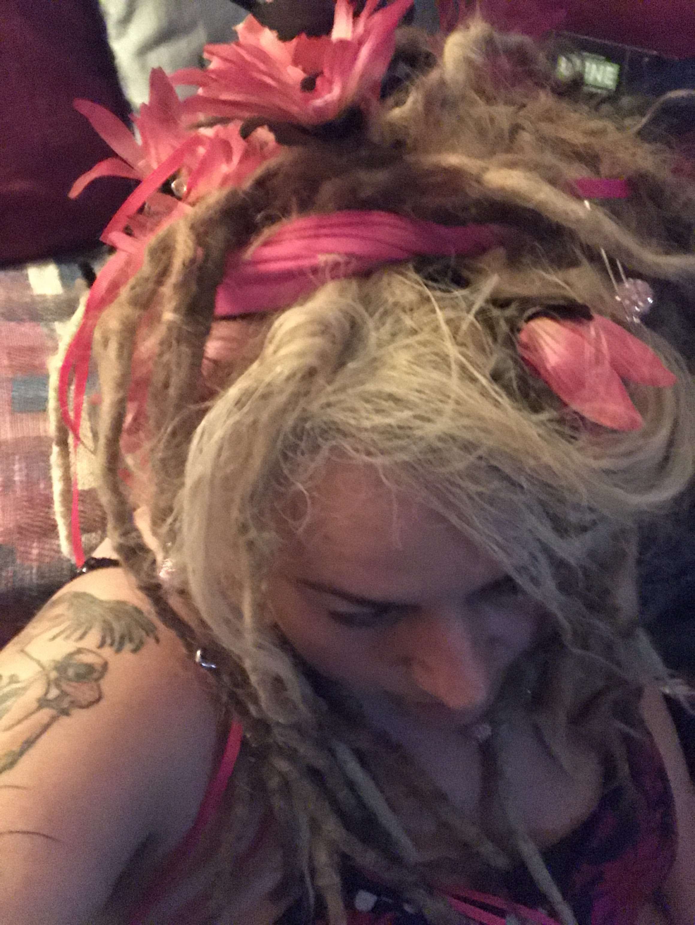 head, one person, human face, focus on foreground, indoors, hairdo, dreadlocks, leisure activity, lifestyles, human hair, child, 2K, girls, thinking, teenager, Phone HD Wallpaper