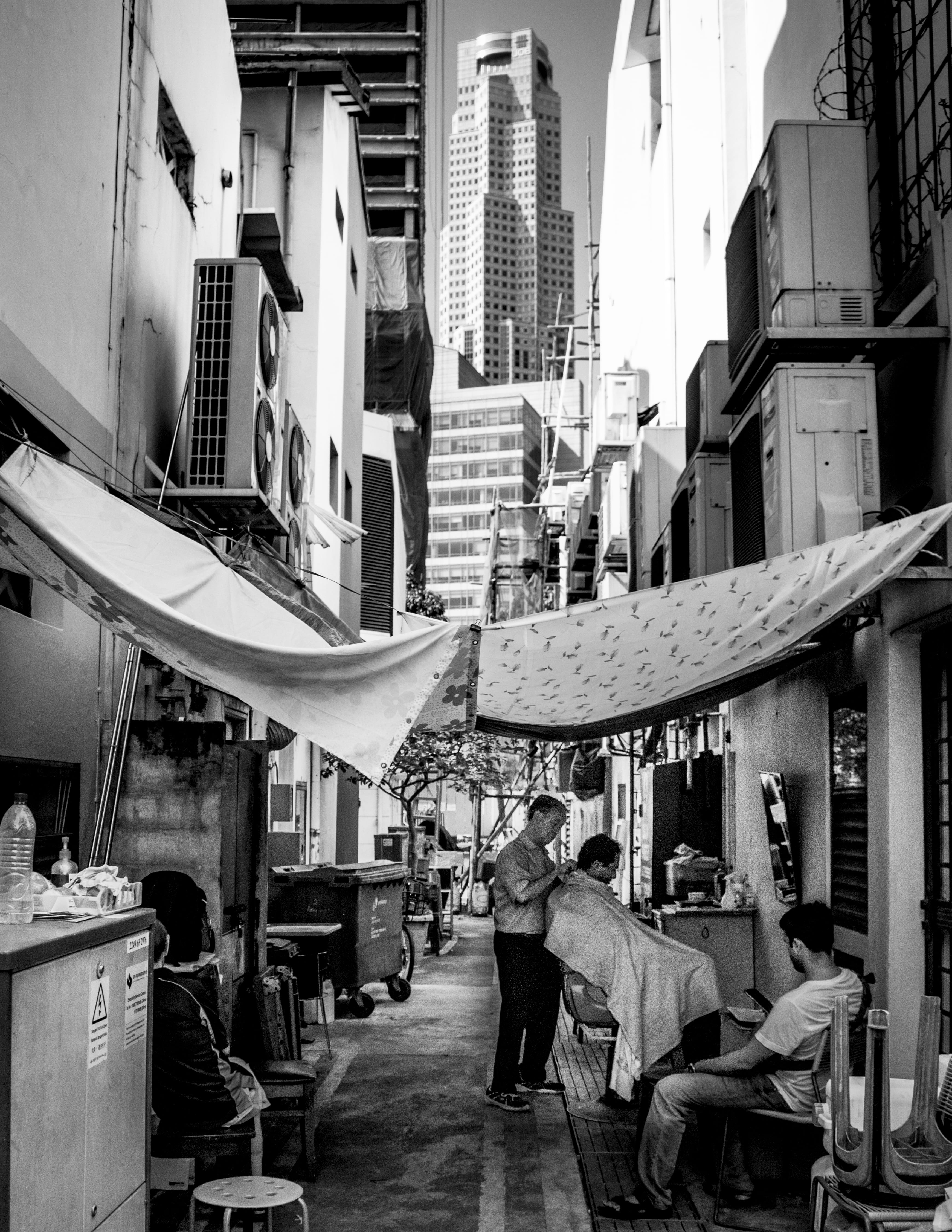 building, lifestyles, group, street, 4K, women, group of people, market, architecture, day, barbershop, people, outside, street market, real people, business, Phone HD Wallpaper