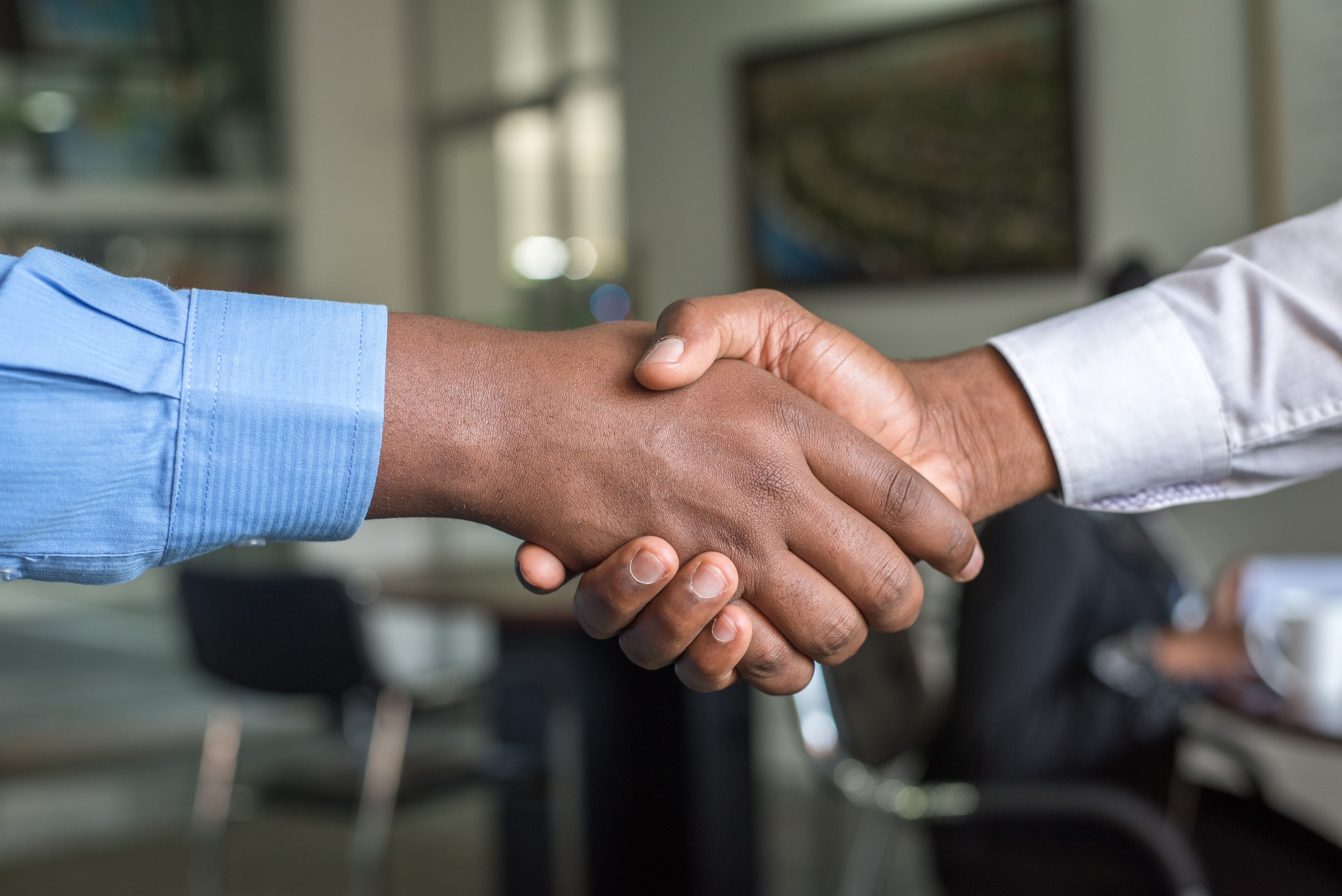 two, adult, wear, focus on foreground, men, greeting, two people, coworker, chairs, 5K, meeting, indoors, teamwork, corporate business, people, cooperation, HD Wallpaper