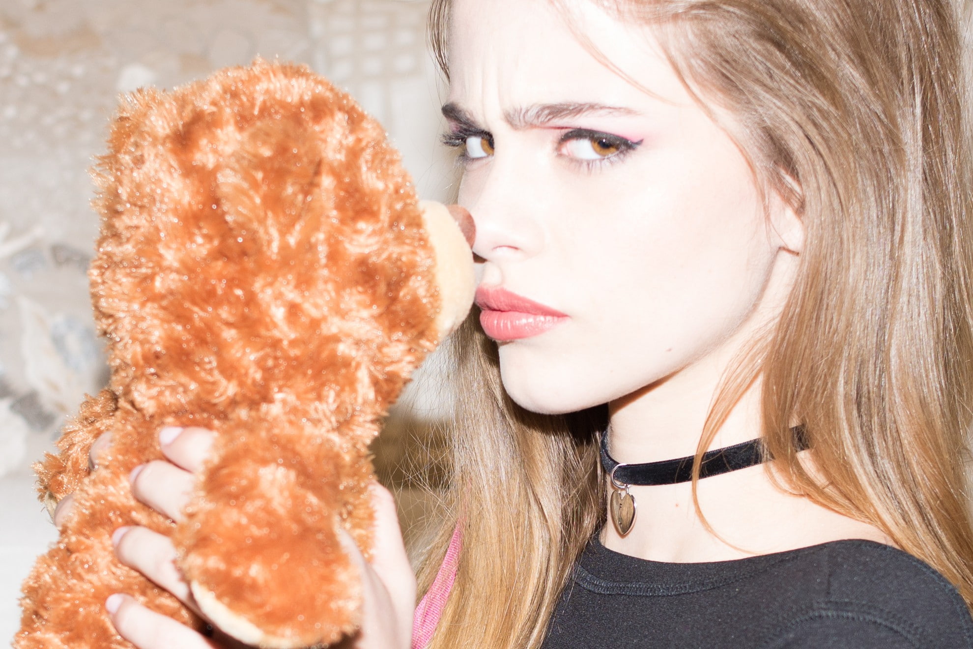 indoors, profile, women, model, face, 1080P, brunette, teddy bears, looking at viewer, choker, frown, long hair, brown eyes, Bridget Satterlee, red lipstick, HD Wallpaper