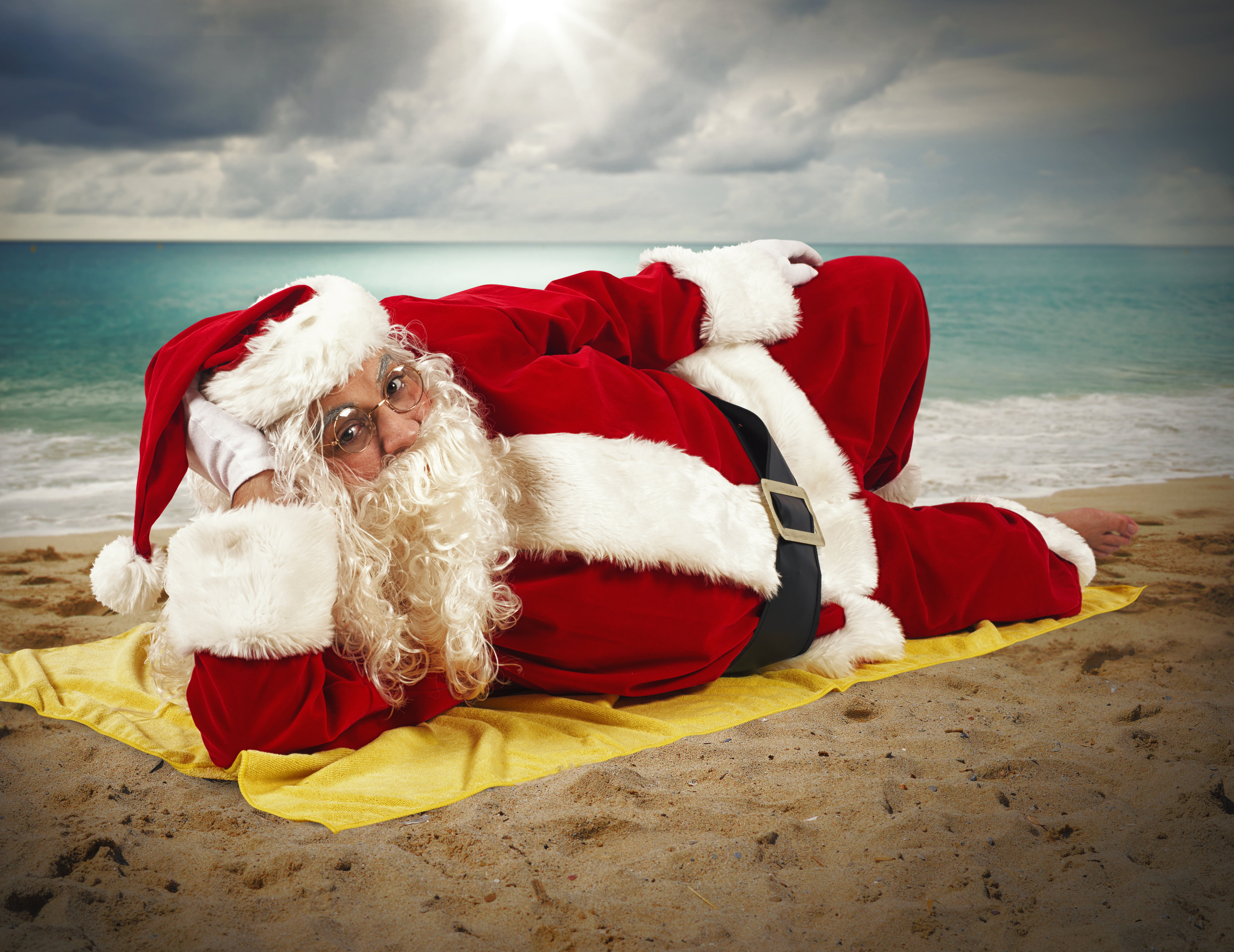 new year, clouds, 5K, water, santa, the sun, on the sand, hat, cloud - sky, sand, clothing, santa hat, sea, lies, red, costume, christmas, glasses, celebration, HD Wallpaper