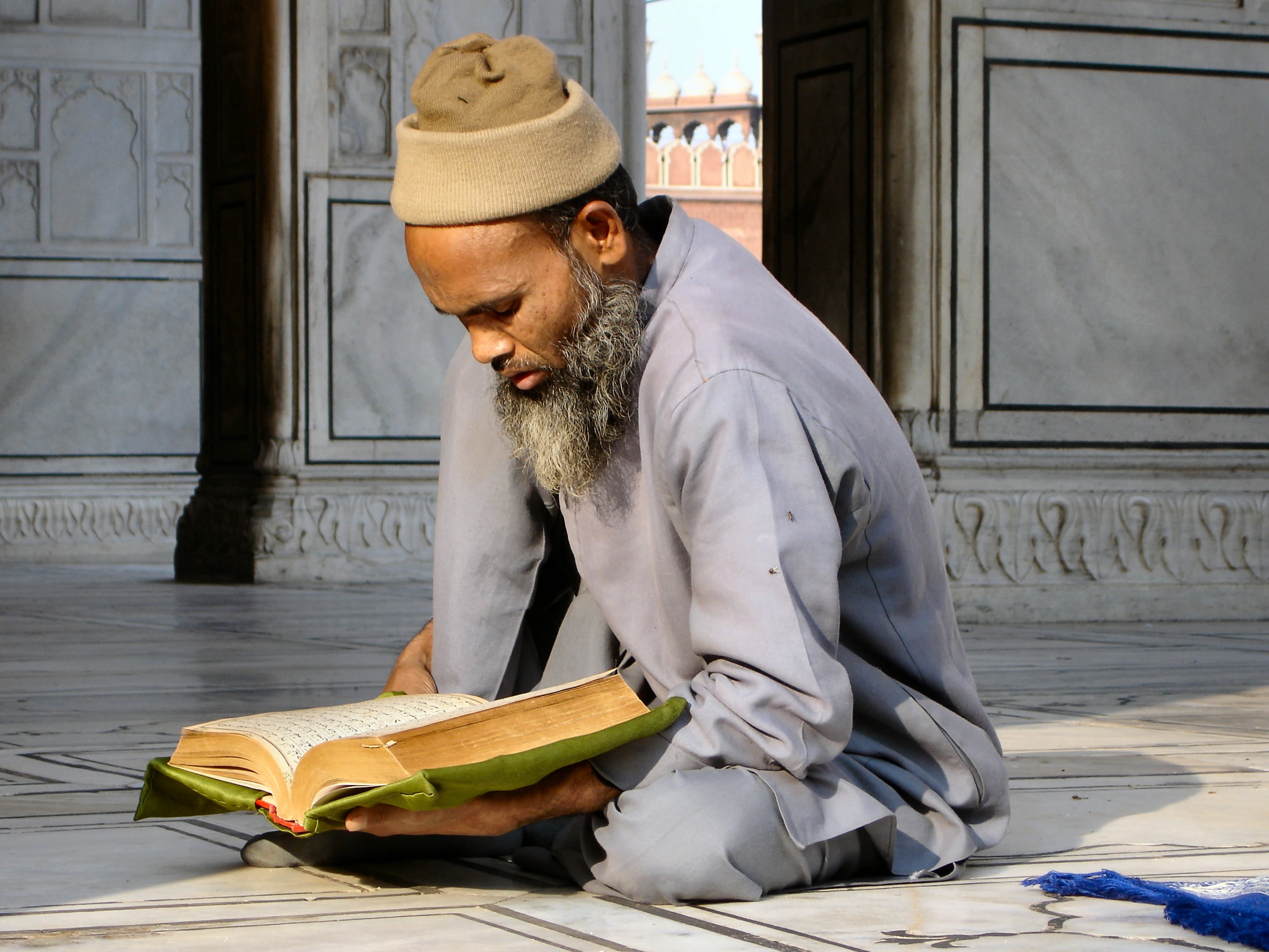 well-dressed, one mature man only, people, full length, book, india, food and drink, sitting, sit, side view, city, faithful, publication, faith, reading, HD Wallpaper