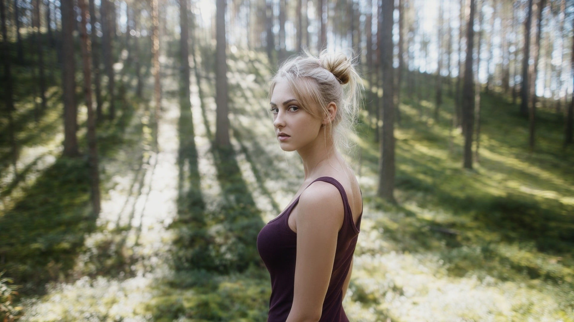 fashion, beautiful woman, blonde, portrait, looking over shoulder, young adult, one person, forest, nature, blond hair, plant, outdoors, looking at viewer, HD Wallpaper