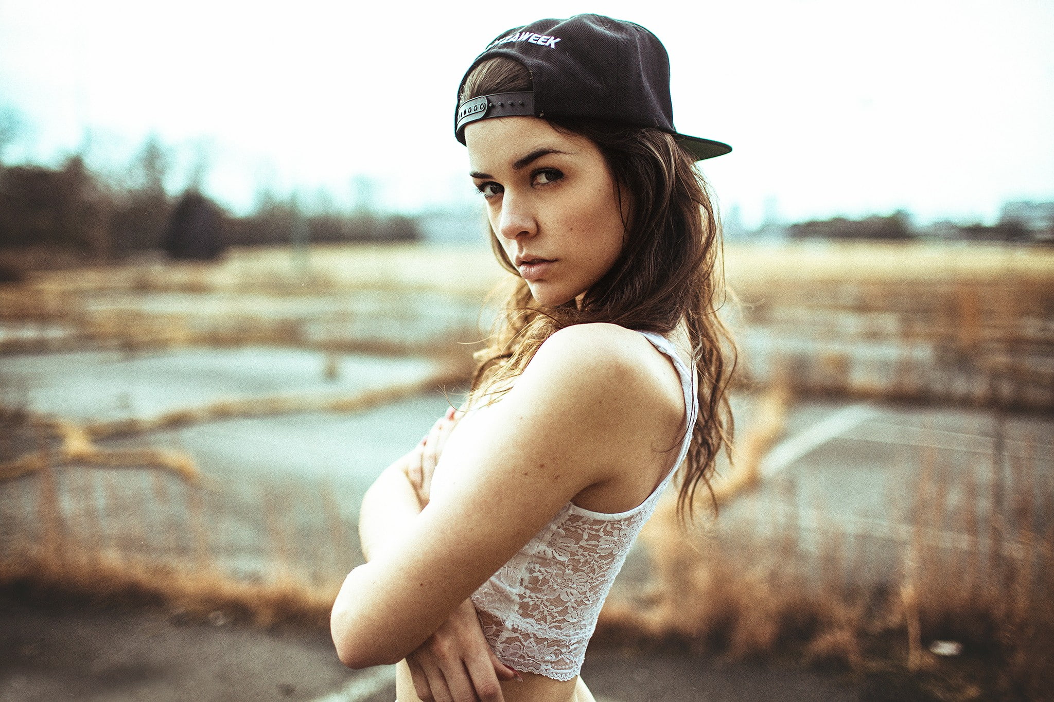 real people, 1080P, contemplation, young adult, portrait, clothing, hair, fashion, lifestyles, standing, casual clothing, looking over shoulder, day, outdoors, HD Wallpaper