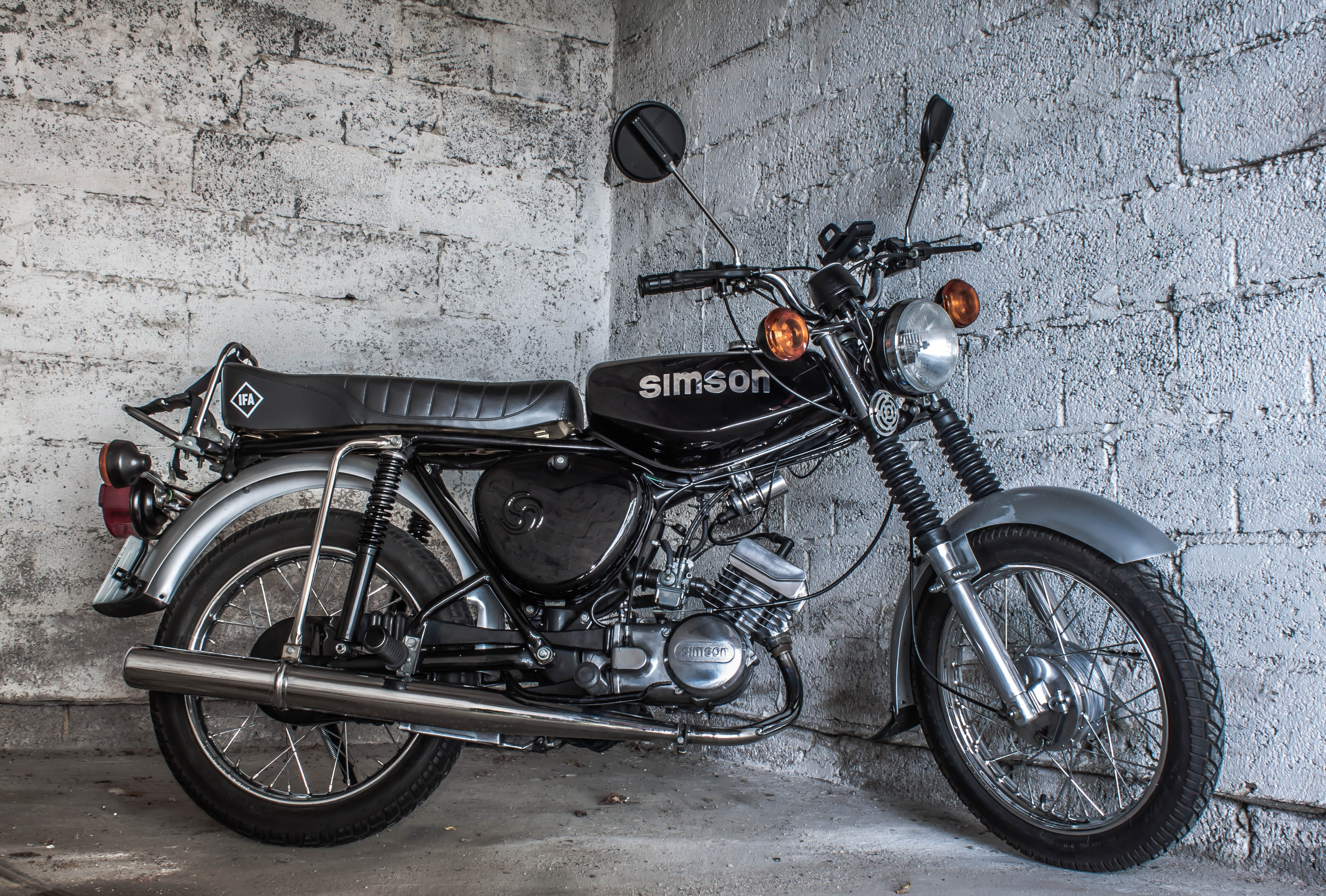 grey, bicycle, moped, wall, street, day, wheel, outdoors, stationary, transportation, travel, built structure, ostalgie, motorcycle, building exterior, HD Wallpaper