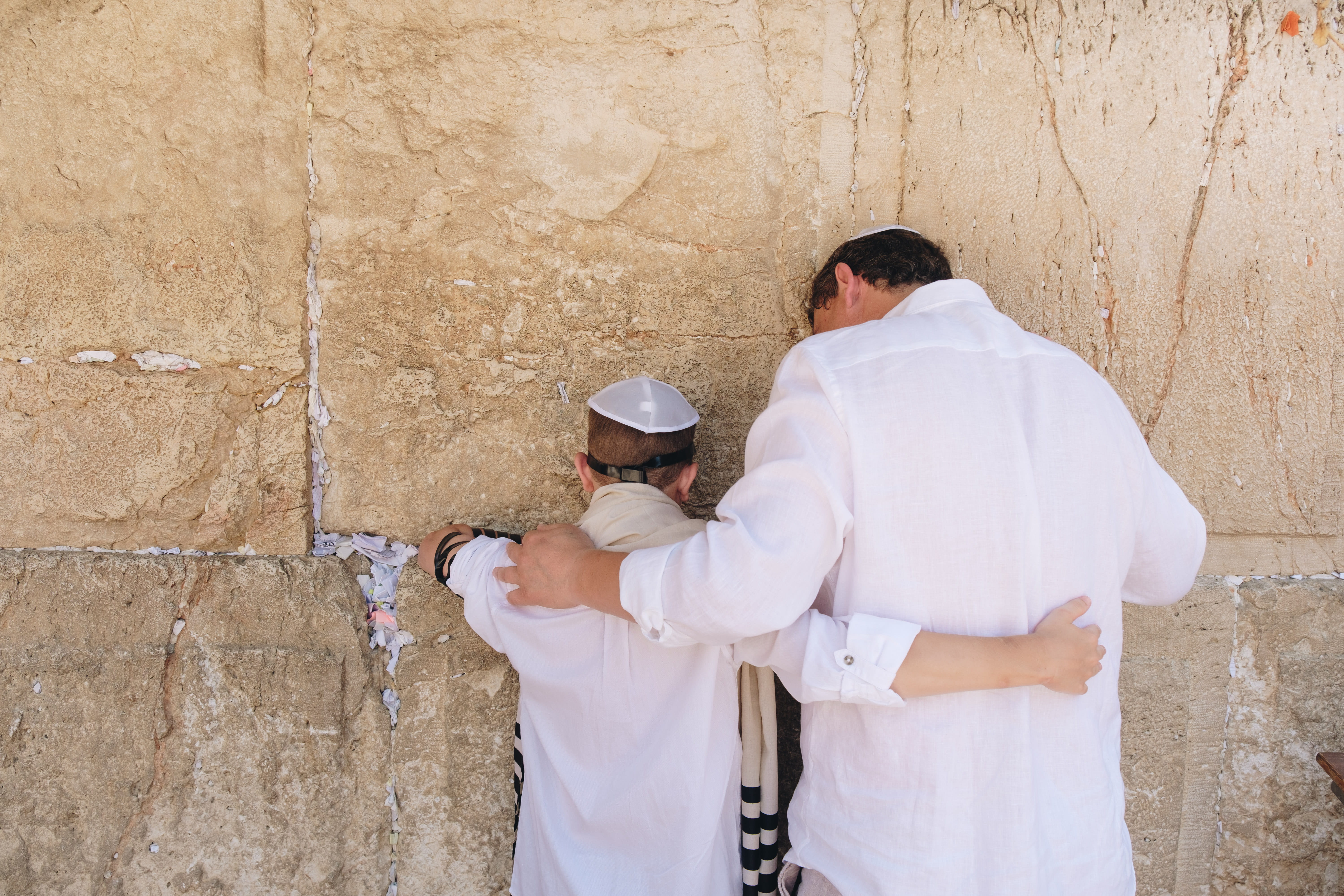5K, people, adult, real people, western wall, top, years, apparel, rear view, bar mitzvah, built structure, two people, architecture, archaeology, love, HD Wallpaper