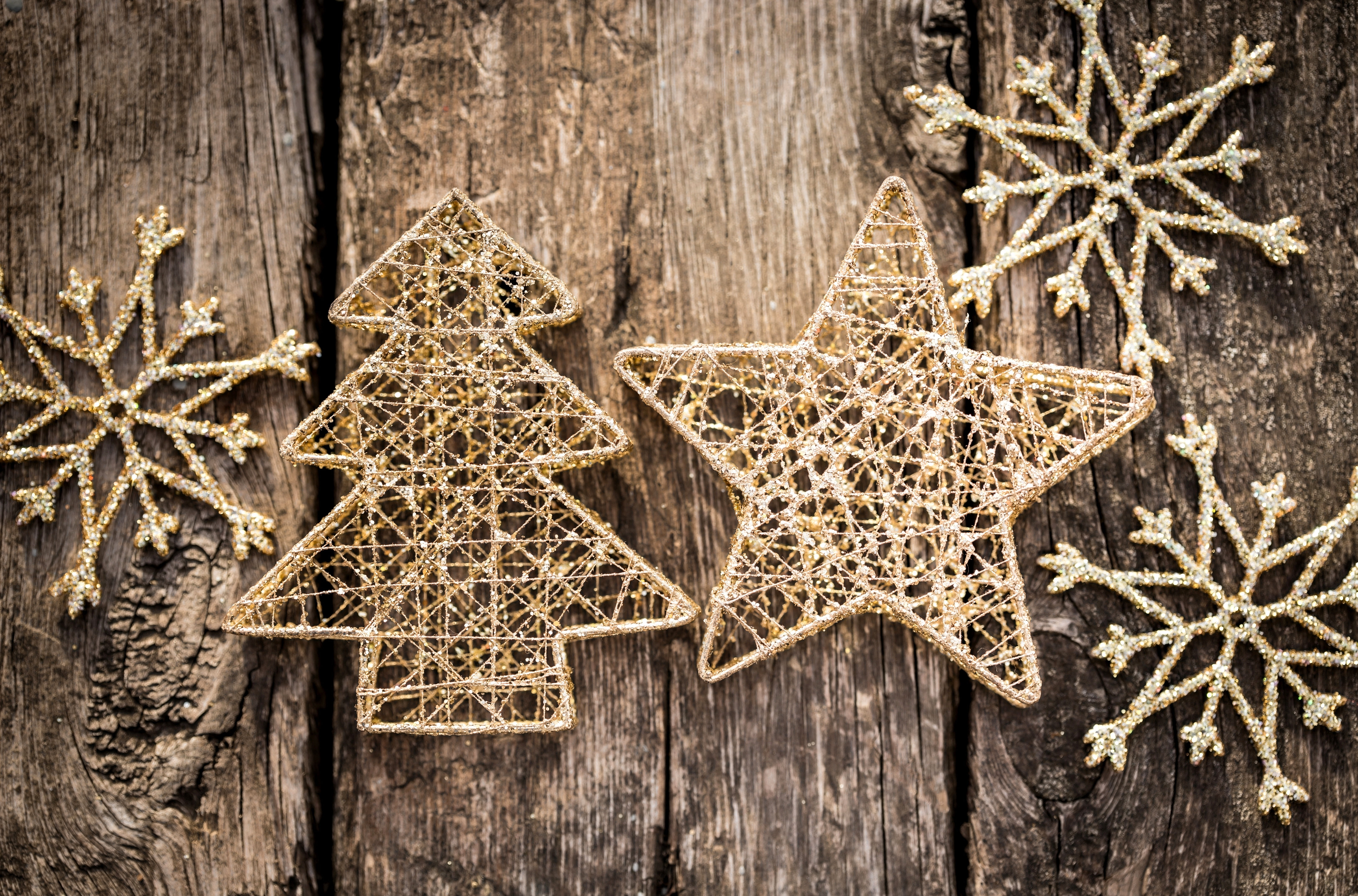 snowflakes, star Shape, gold, shape, old-fashioned, star, cold temperature, abstract, backgrounds, asterisk, shiny, no People, snow, herringbone, Christmas, HD Wallpaper