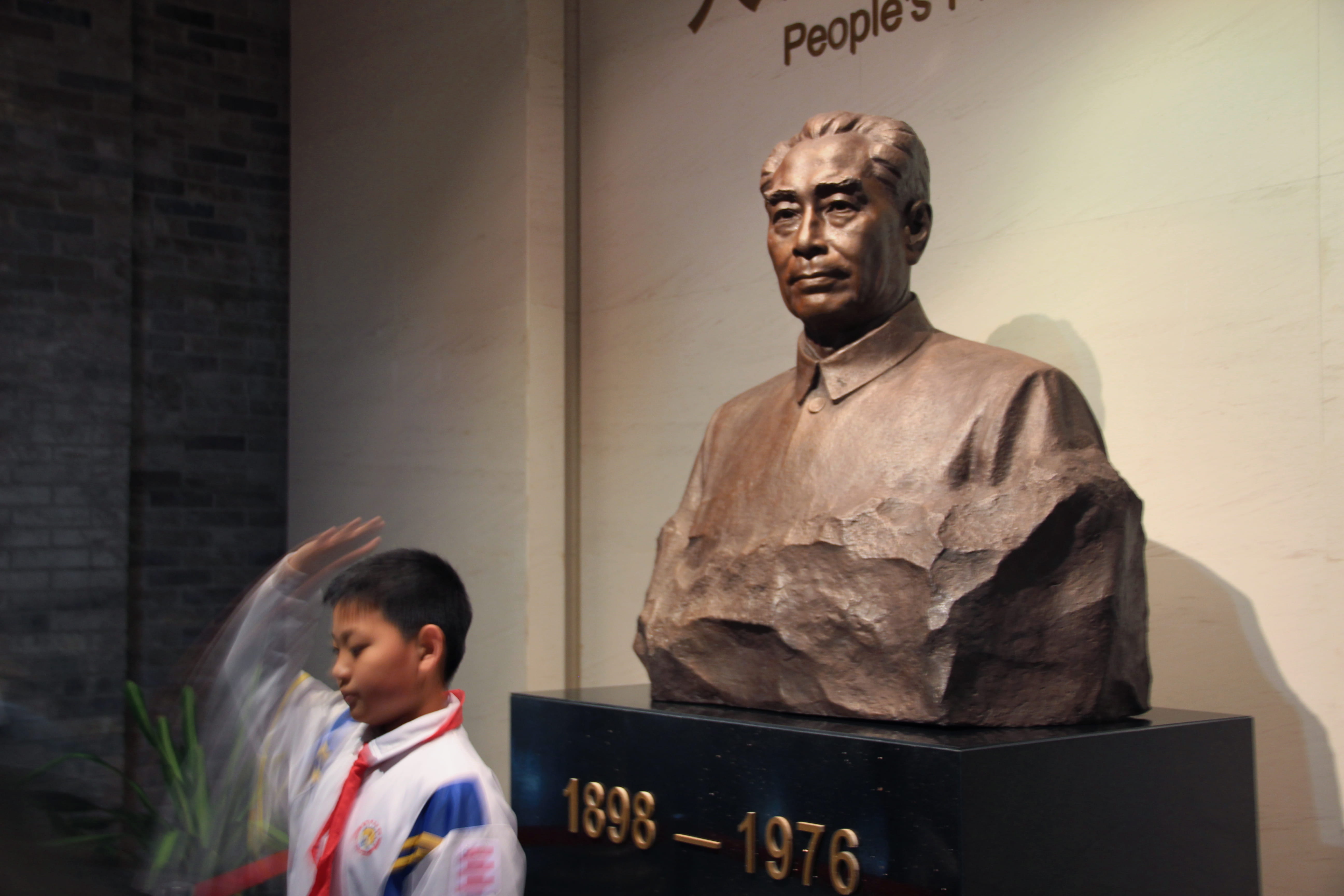young adult, 5K, zhou deng memorial hall, standing, human representation, mid adult men, Zhou Enlai, mid adult, representation, real people, memorial hall, HD Wallpaper