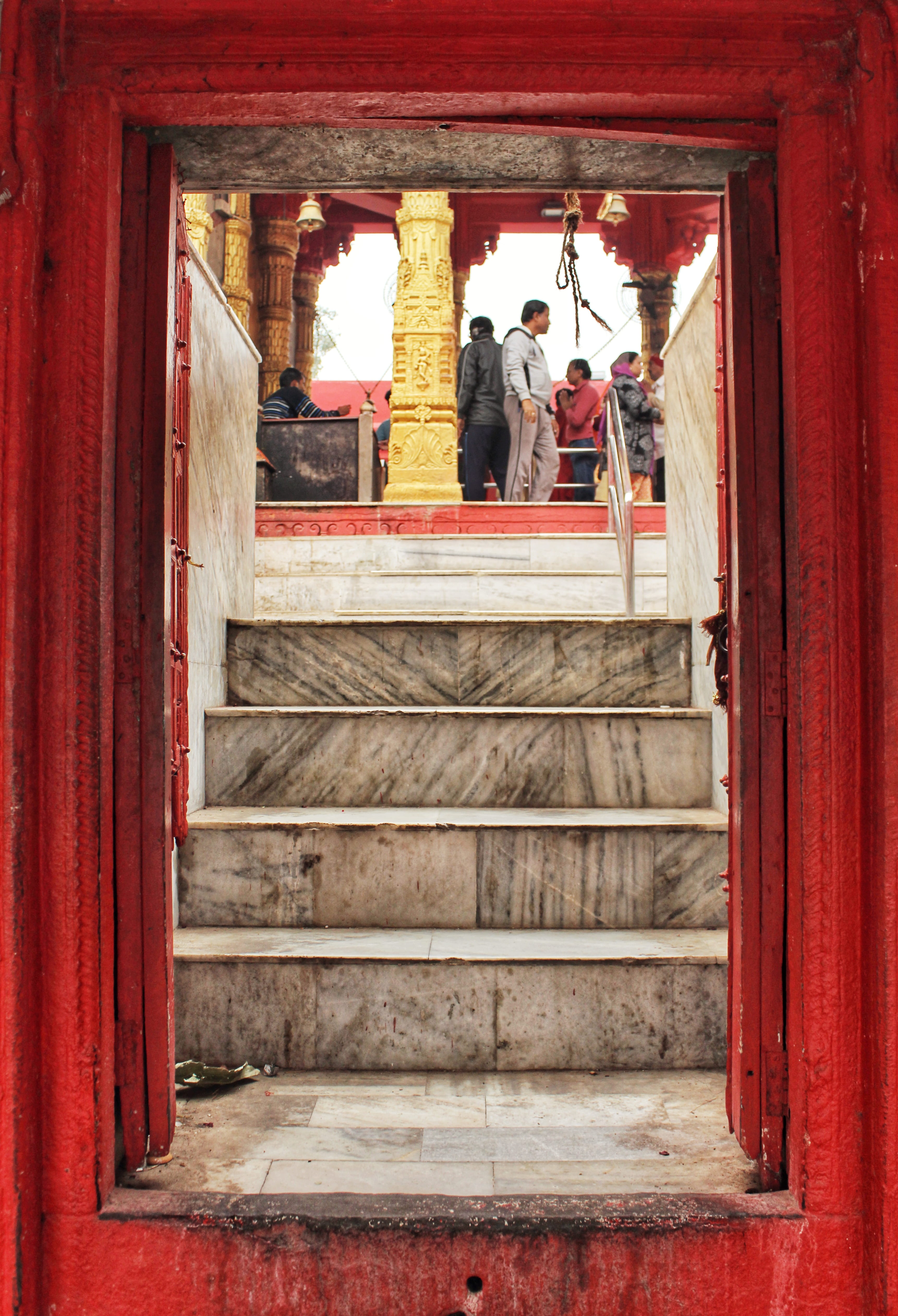 real people, handrail, frame, banister, door, low angle view, people, built structure, framed, person, self, history, clothing, men, outdoors, building, Phone HD Wallpaper