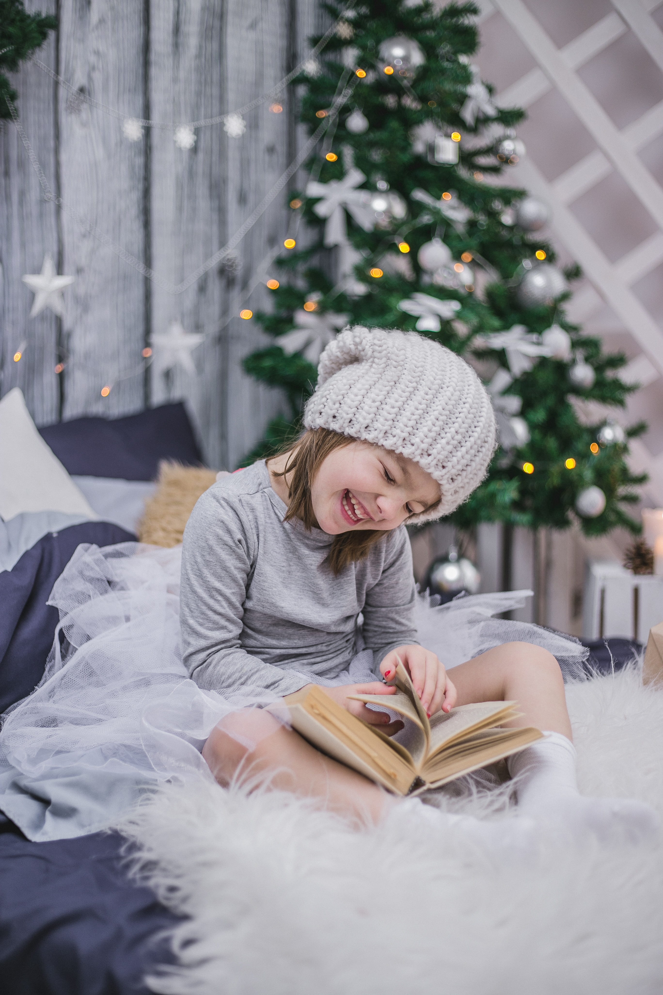 tree, hat, girl, positive emotion, publication, christmas, cap, innocence, nicely, gifts, child, lifestyles, gray, kids, girls, one person, emotions, sweatshirt, Phone HD Wallpaper