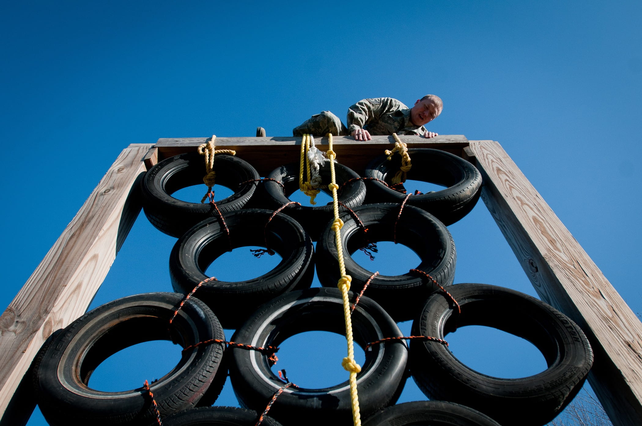 1080P, occupation, industry, metal, climbing, day, working, tires, architecture, outside, wood frame, built structure, outdoors, low angle view, nature, HD Wallpaper