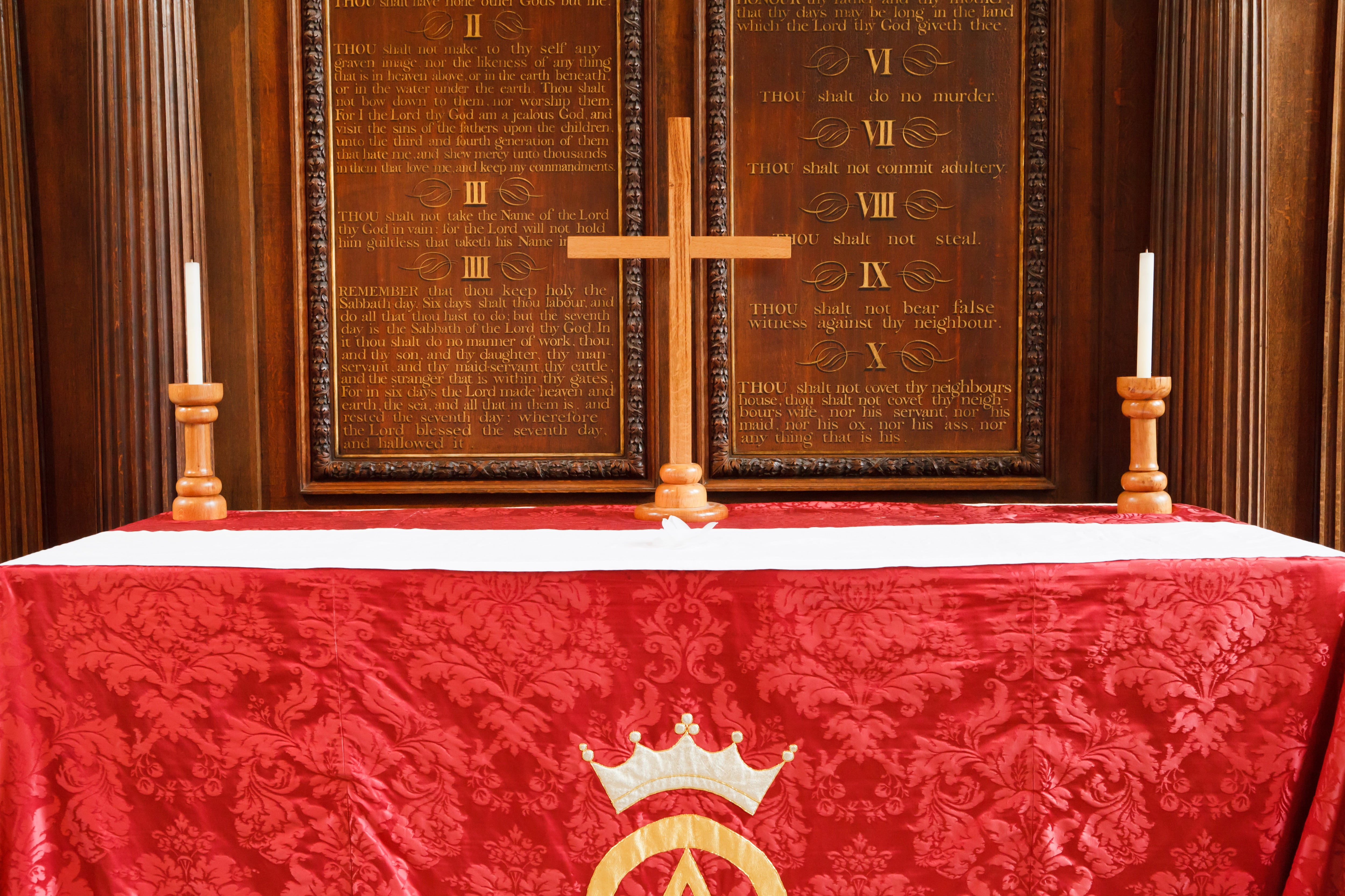 ornate, entrance, 4K, cross, no people, interior, architecture, christ, pray, belief, symbol, candle, red, building, christianity, religious, door, jesus Christ, HD Wallpaper