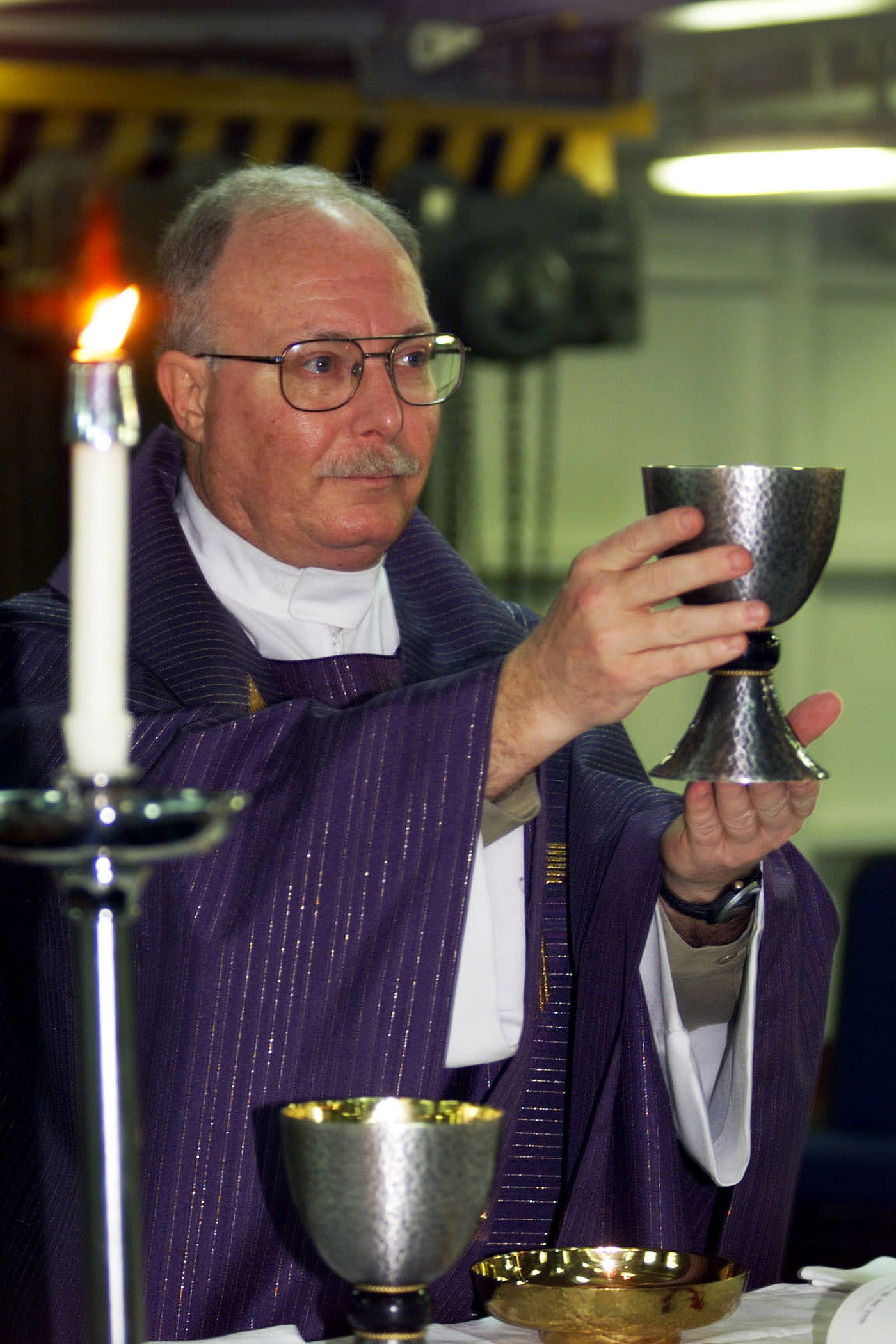 senior Adult, waist up, eyeglasses, smiling, one Person, glasses, church, drinking, portrait, drink, Catholic, glass, Roman Catholic, people, mature men, Phone HD Wallpaper
