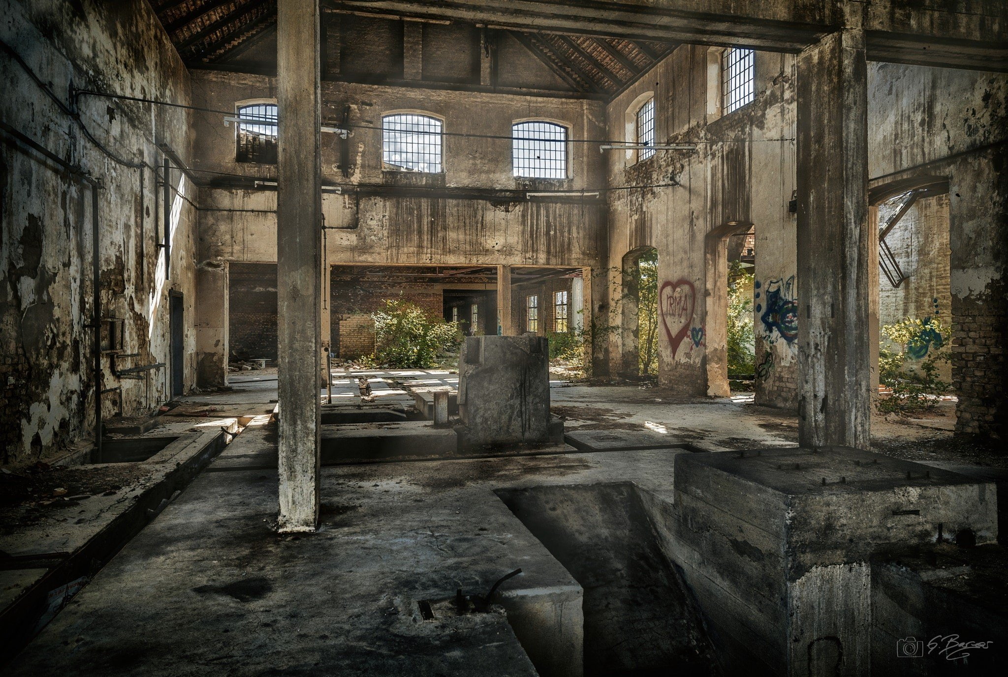 1080P, architecture, weathered, deterioration, gerald berger ruin abandoned 500px, old ruin, damaged, history, indoors, bad condition, run-down, architectural column, HD Wallpaper