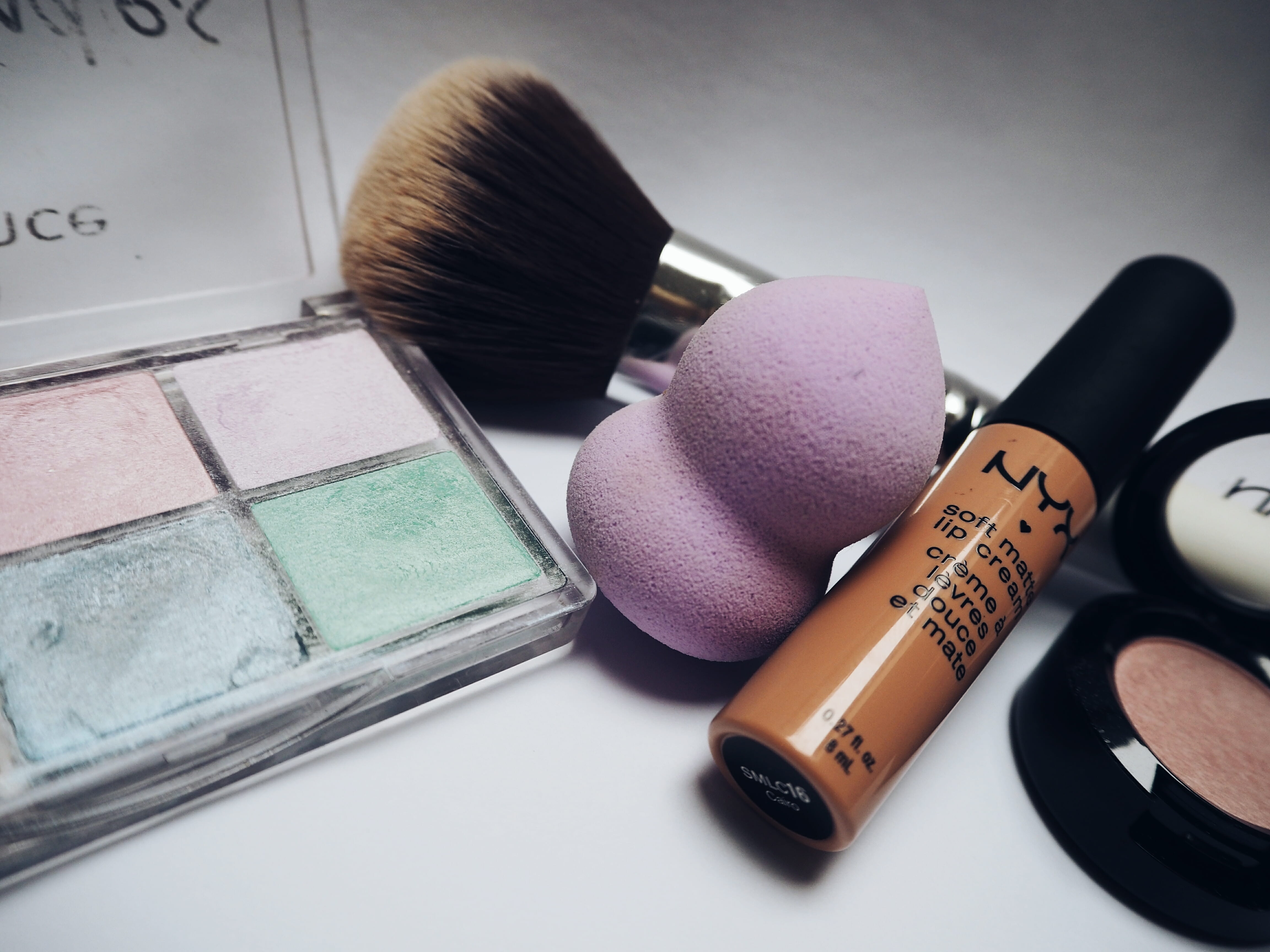 body care and beauty, choice, make up, beside, self improvement, variation, make-up brush, beauty product, people, fashion, females, makeup sponge, close-up, HD Wallpaper