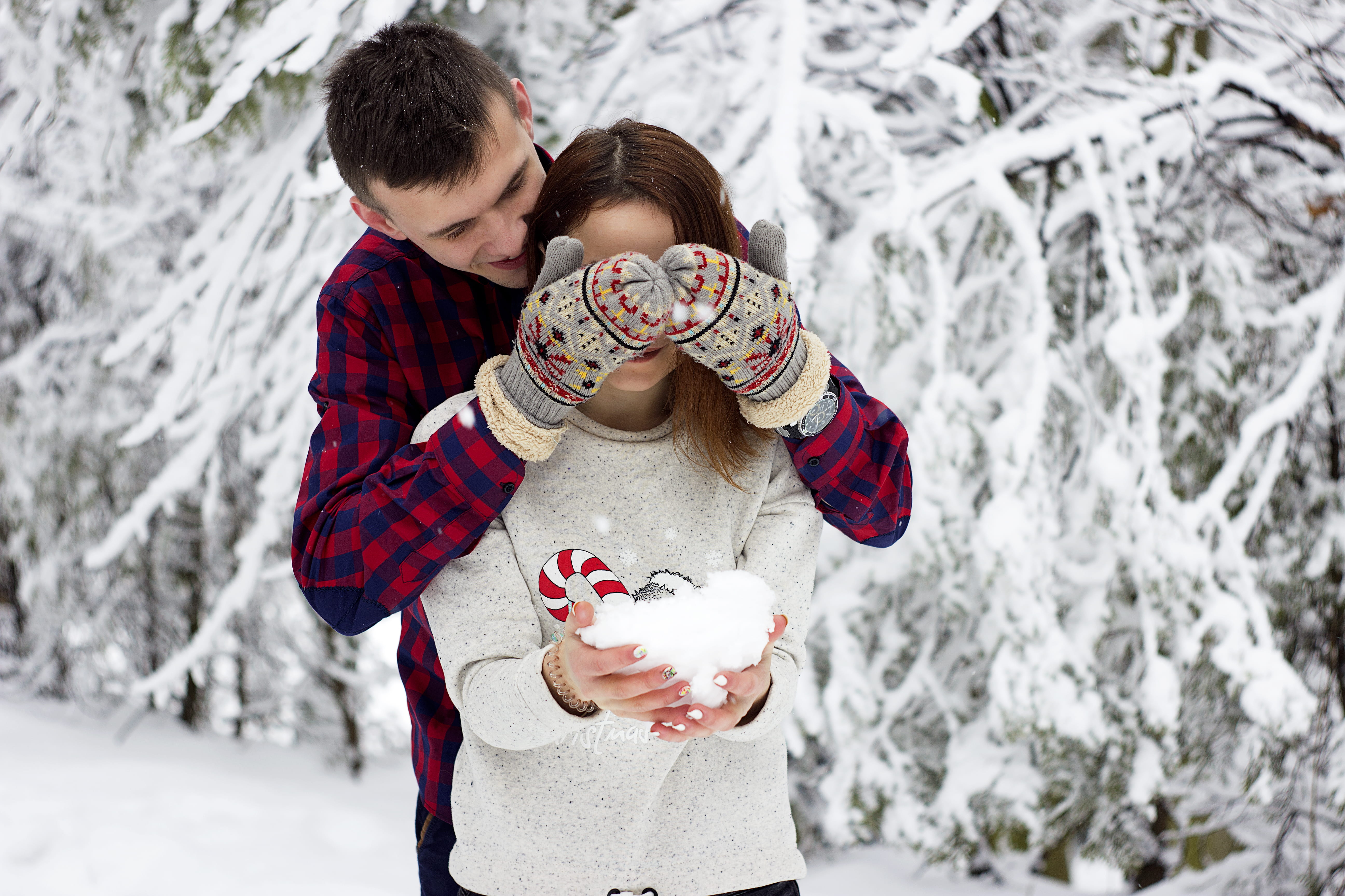 couple, bonding, adult, gingham, offspring, daytime, winter, playful, eye, cold - Temperature, cold temperature, people, snow, family, outdoors, positive emotion, HD Wallpaper