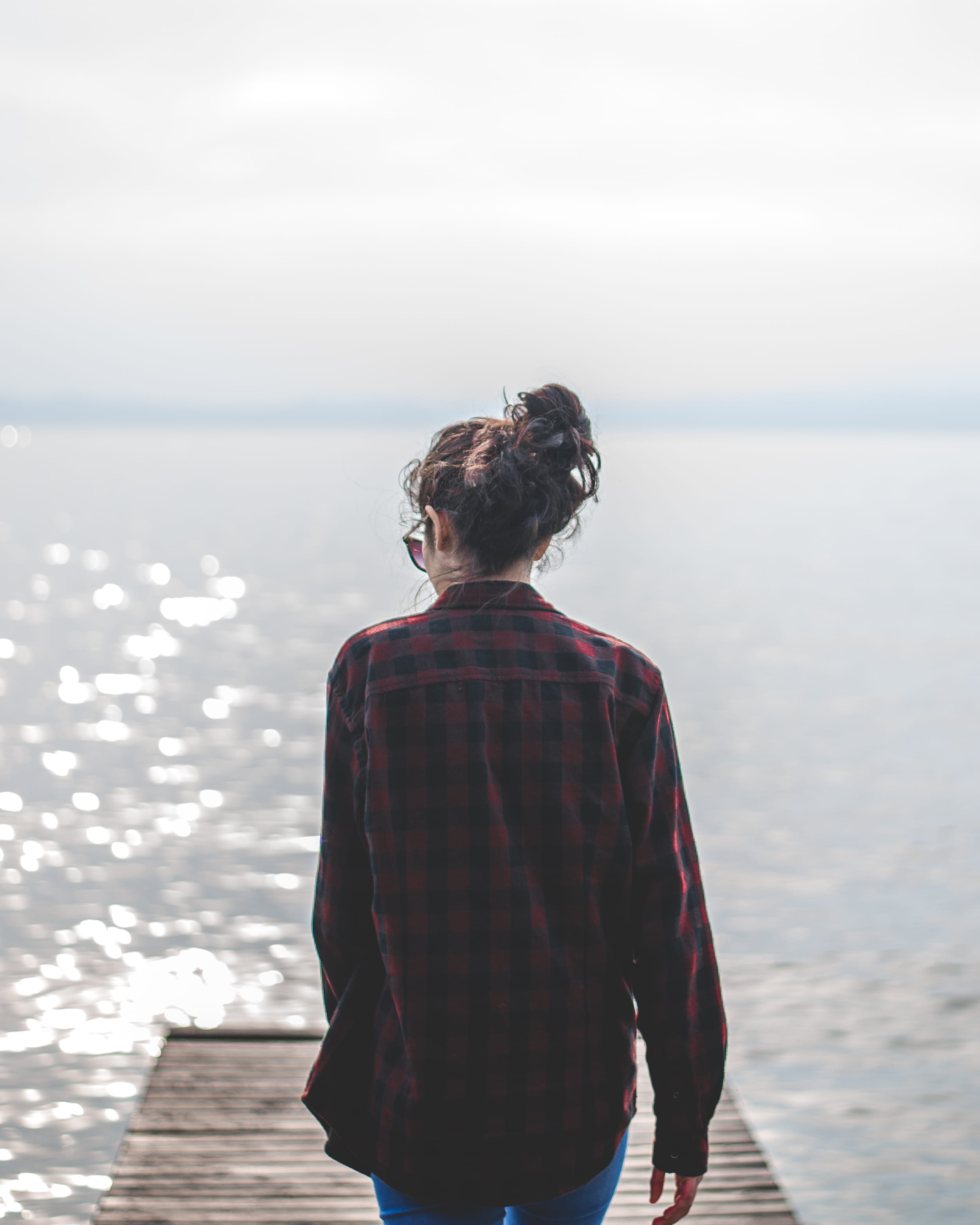 non-urban scene, one person, looking at view, outdoors, lake, hairstyle, beauty in nature, lifestyles, casual clothing, 2K, real people, fashion, dress, Phone HD Wallpaper