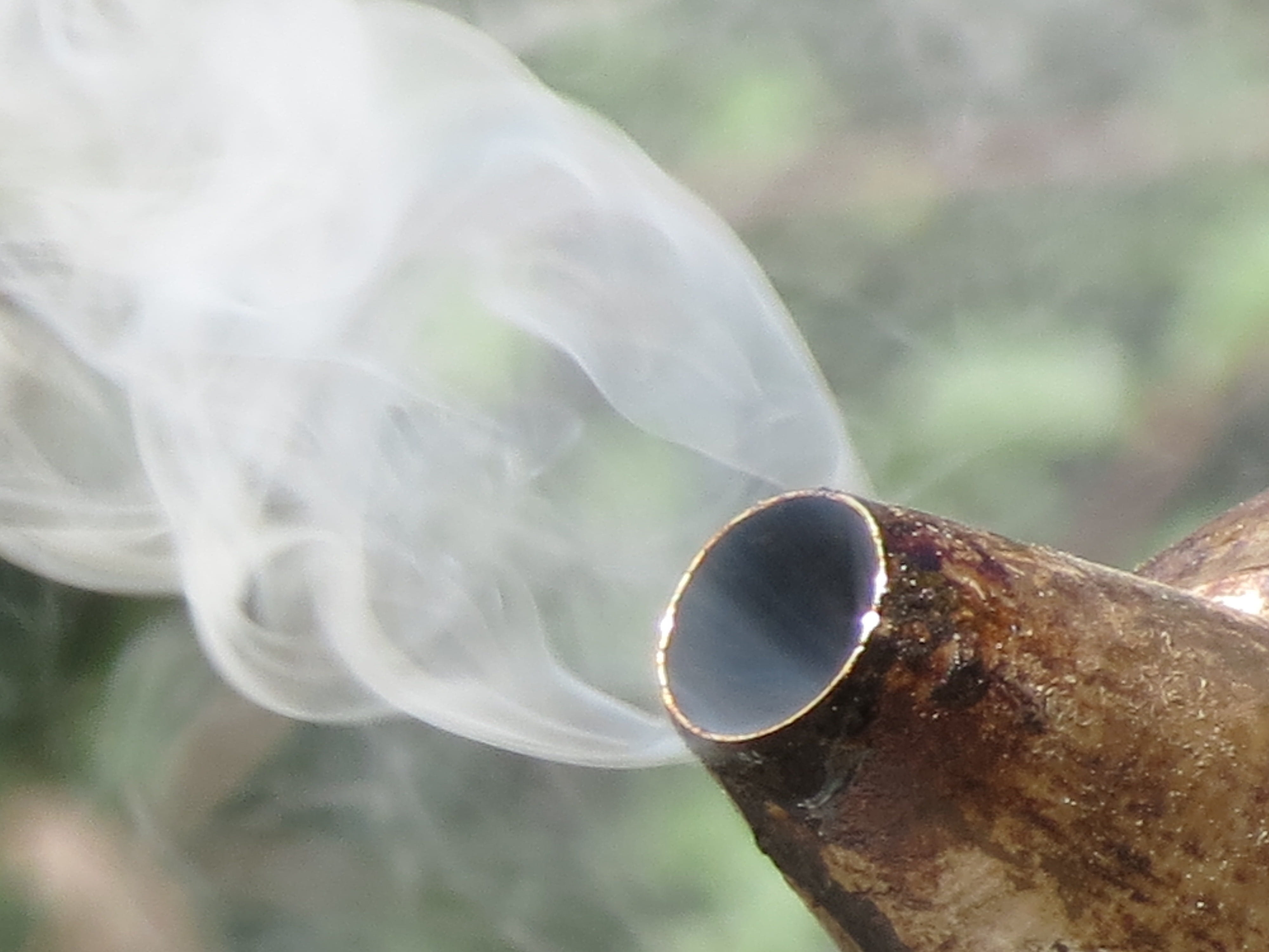 rusty, beekeeping smoker, outdoors, 4K, focus on foreground, shape, animal themes, white color, food and drink, circle, drop, Macro, Smoke, geometric shape, HD Wallpaper