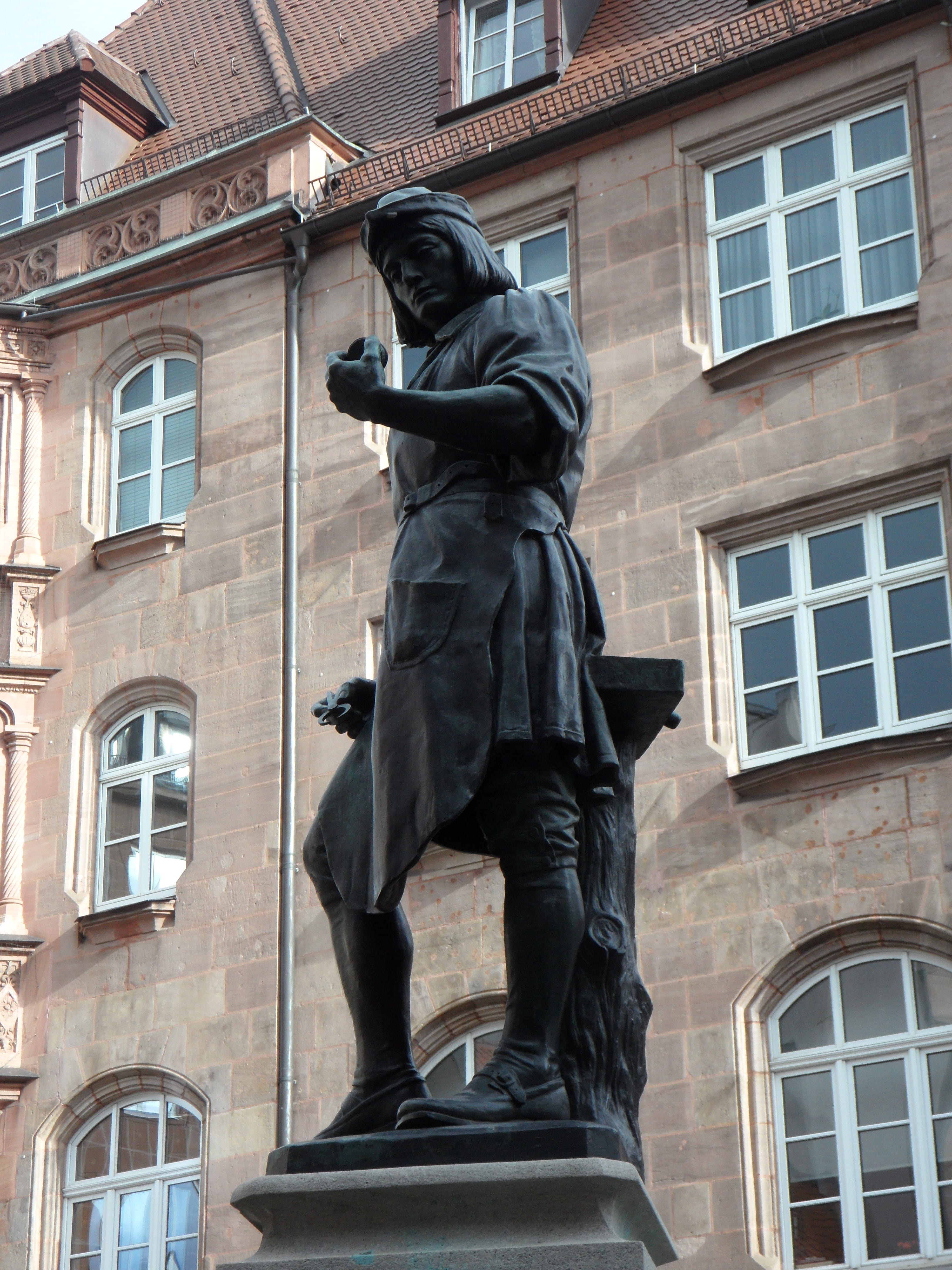 art and craft, human representation, famous Place, monument, statue, built structure, male likeness, day, henlein, the past, Peter Henlein, low angle view, Phone HD Wallpaper