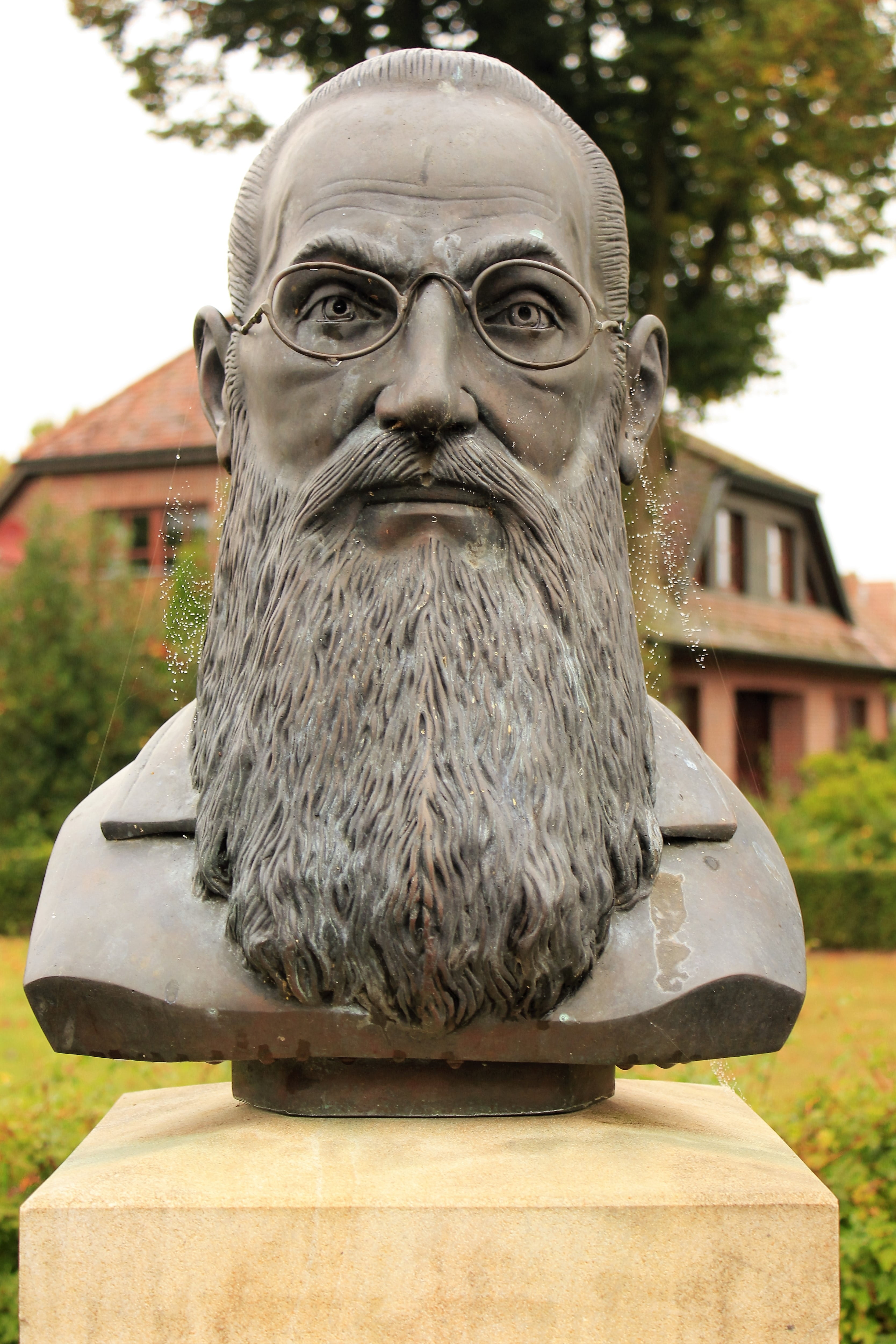 beard, human representation, sculpture, day, looking at camera, bust, front view, bart, monument, focus on foreground, portrait, 4K, close-up, male, glasses, Phone HD Wallpaper