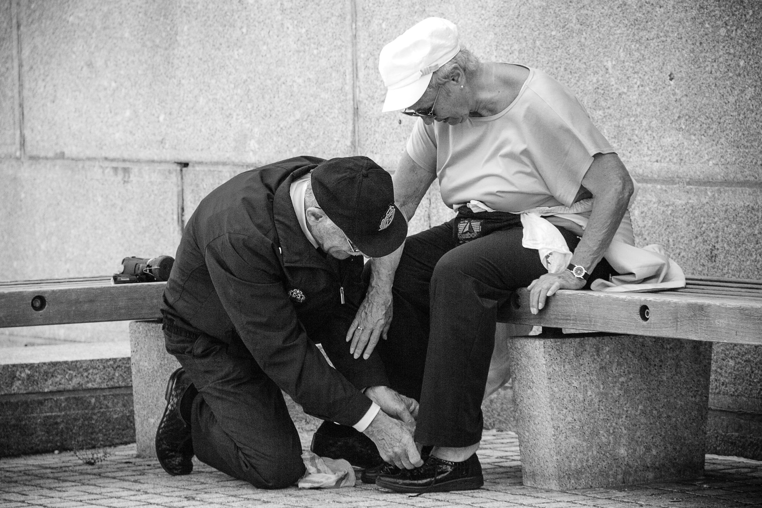 clothing, front, social issues, 1080P, relaxation, wall - building feature, happy, lifestyles, man, architecture, full length, woman, adult, elderly, men, HD Wallpaper