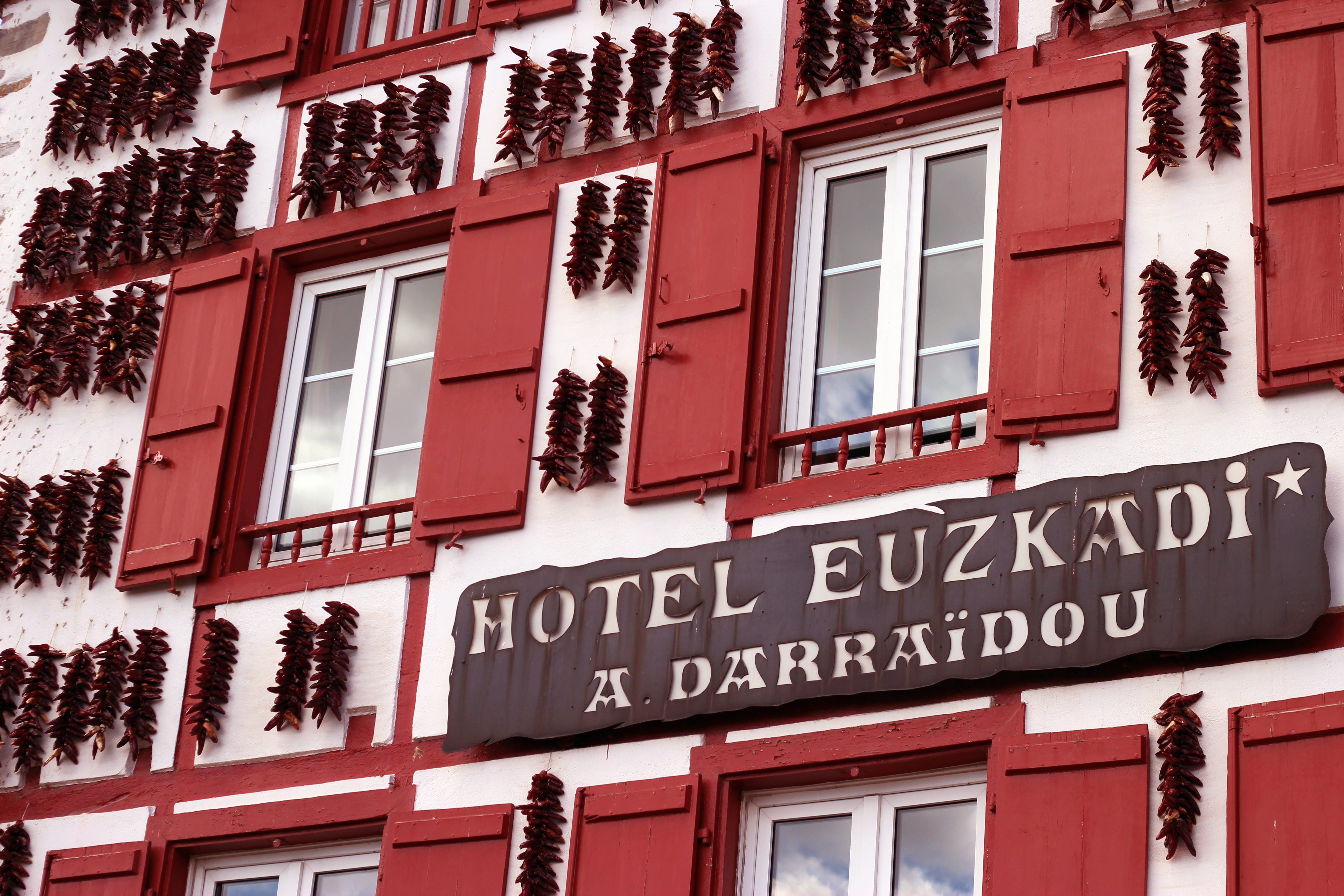 outdoors, day, text, residential district, western script, france, architecture, window, cafe, 5K, red, city, espelette, built structure, communication, HD Wallpaper