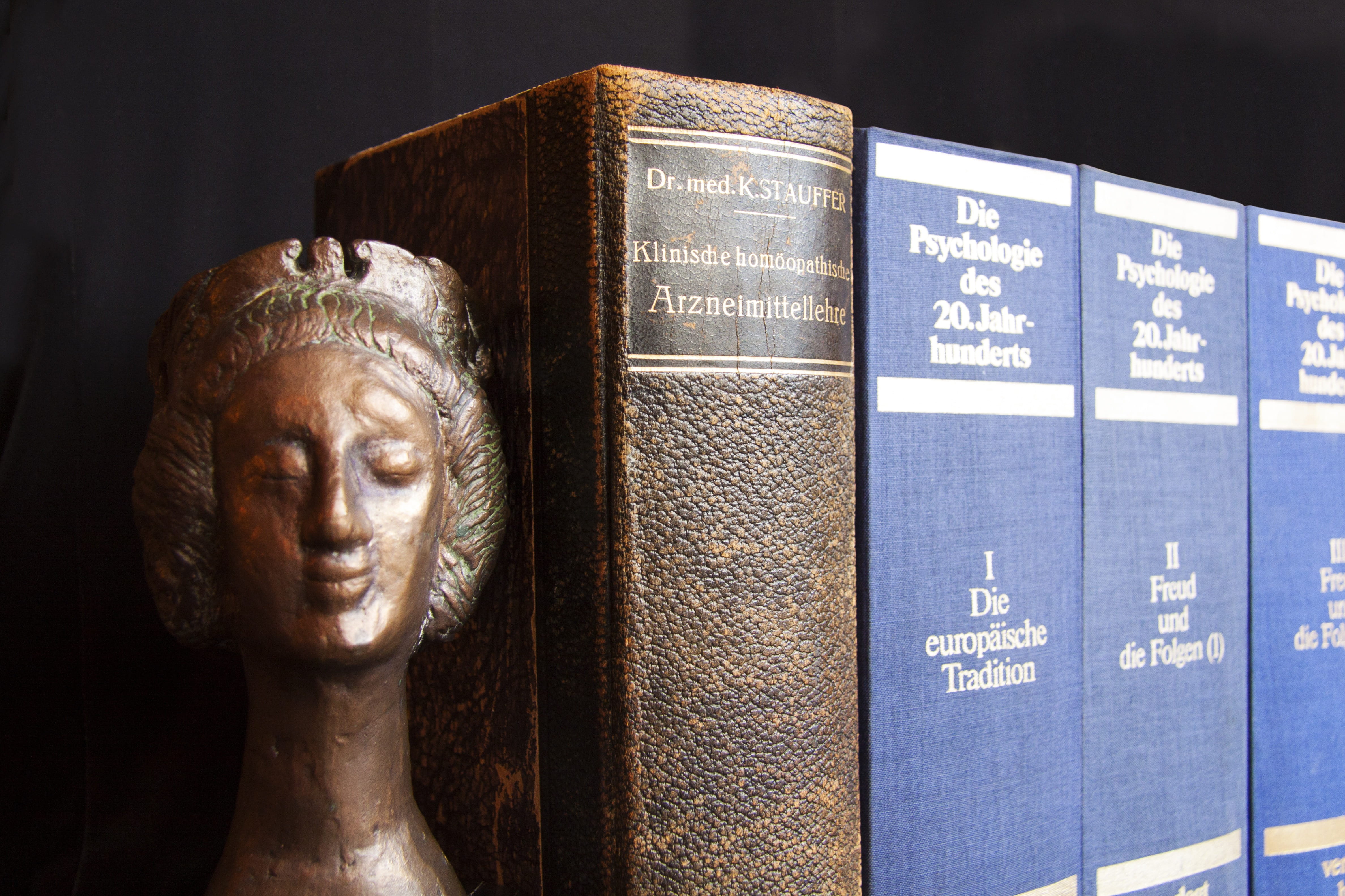psyche, read, male likeness, human representation, indoors, intellect, historically, publication, representation, no people, library, old books, government, HD Wallpaper