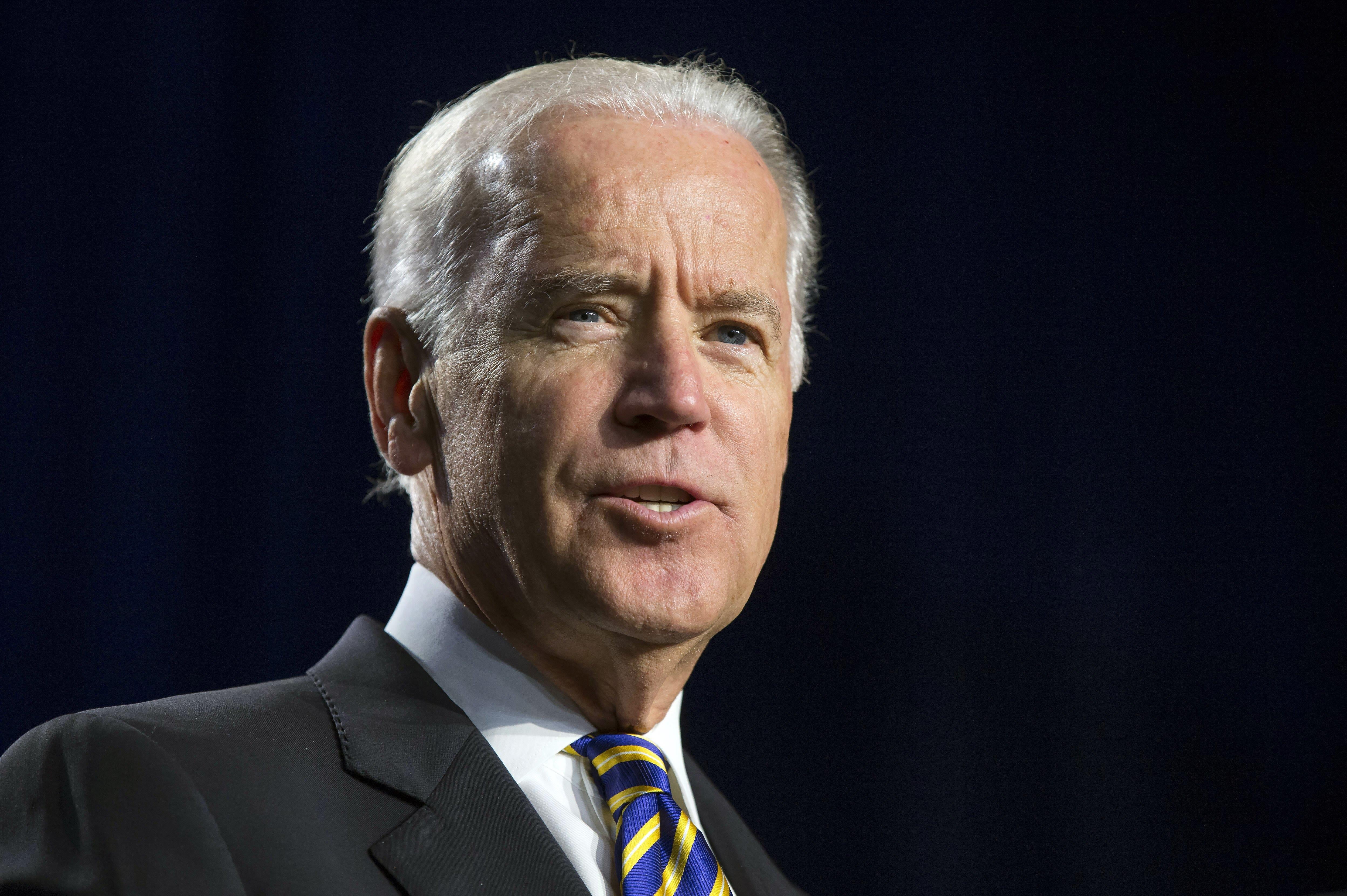 looking at camera, males, front view, headshot, one person, well-dressed, business, hunter biden, black, suit, portrait, jacket, biden, studio shot, emotion, HD Wallpaper