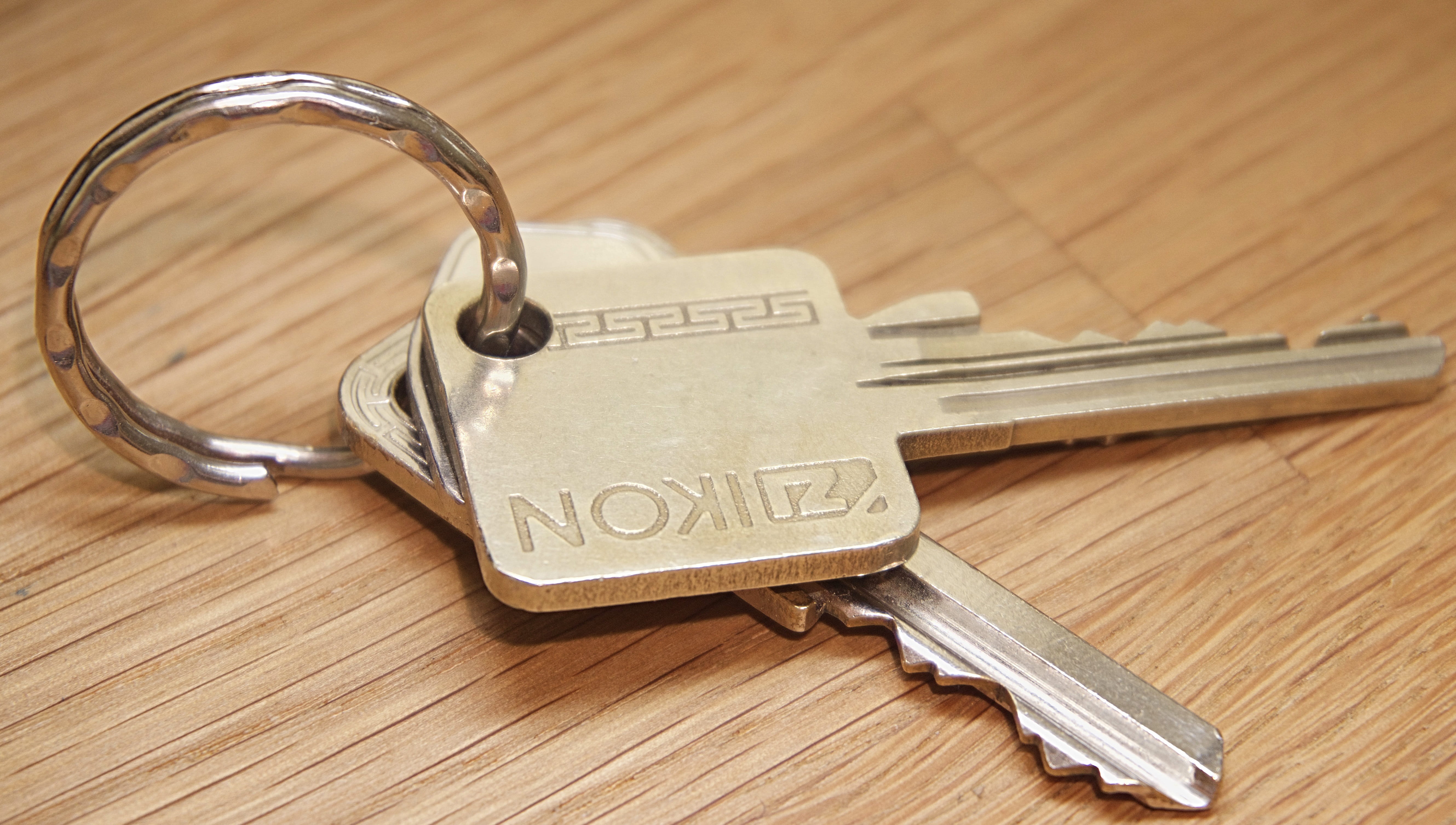 indoors, wood - material, high angle view, secure, safety, keys, wood, protection, zikon, access, business, close-up, metal, security, key, unlock, brass, HD Wallpaper