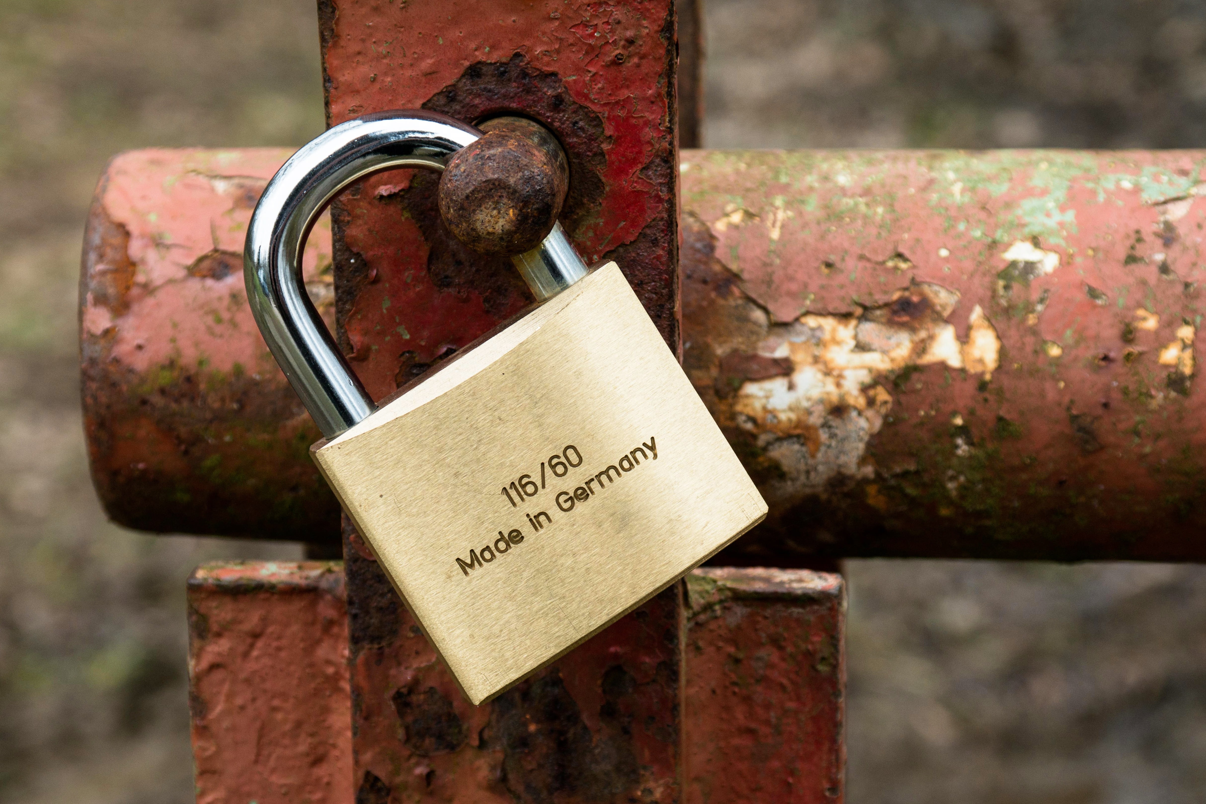 security, no people, weathered, completed, connection, stainless, shiny, frame, backup, 4K, made in germany, communication, focus on foreground, outdoors, HD Wallpaper